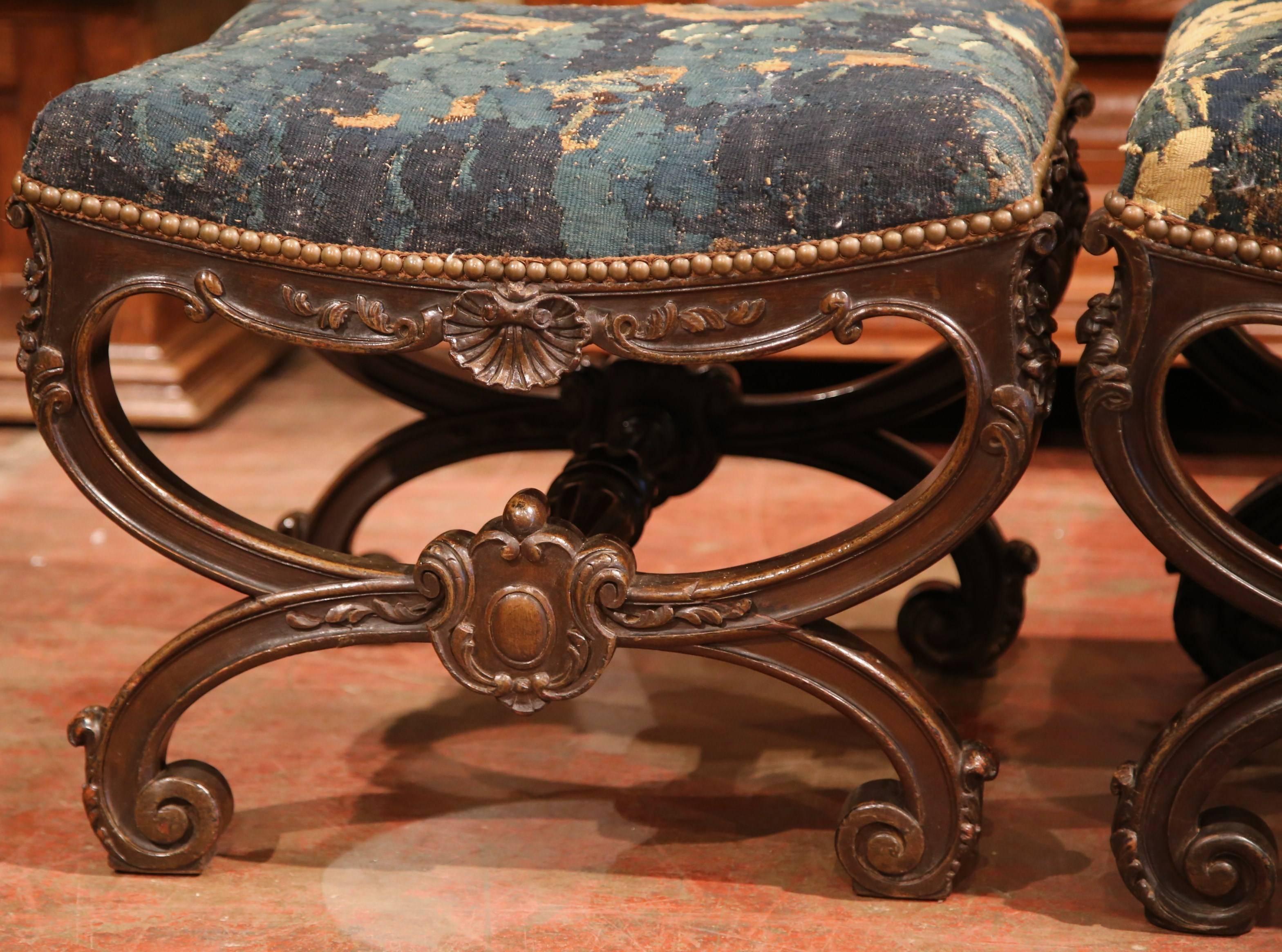 Pair of Early 19th Century French Louis XIV Carved Stools with Aubusson Tapestry In Excellent Condition In Dallas, TX