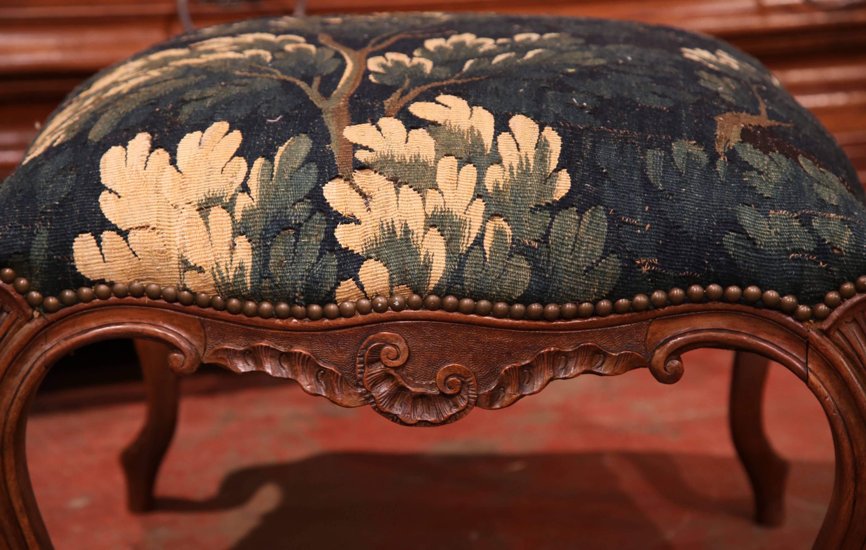 18th Century, French Louis XV Carved Walnut Stool with Aubusson Tapestry In Excellent Condition In Dallas, TX