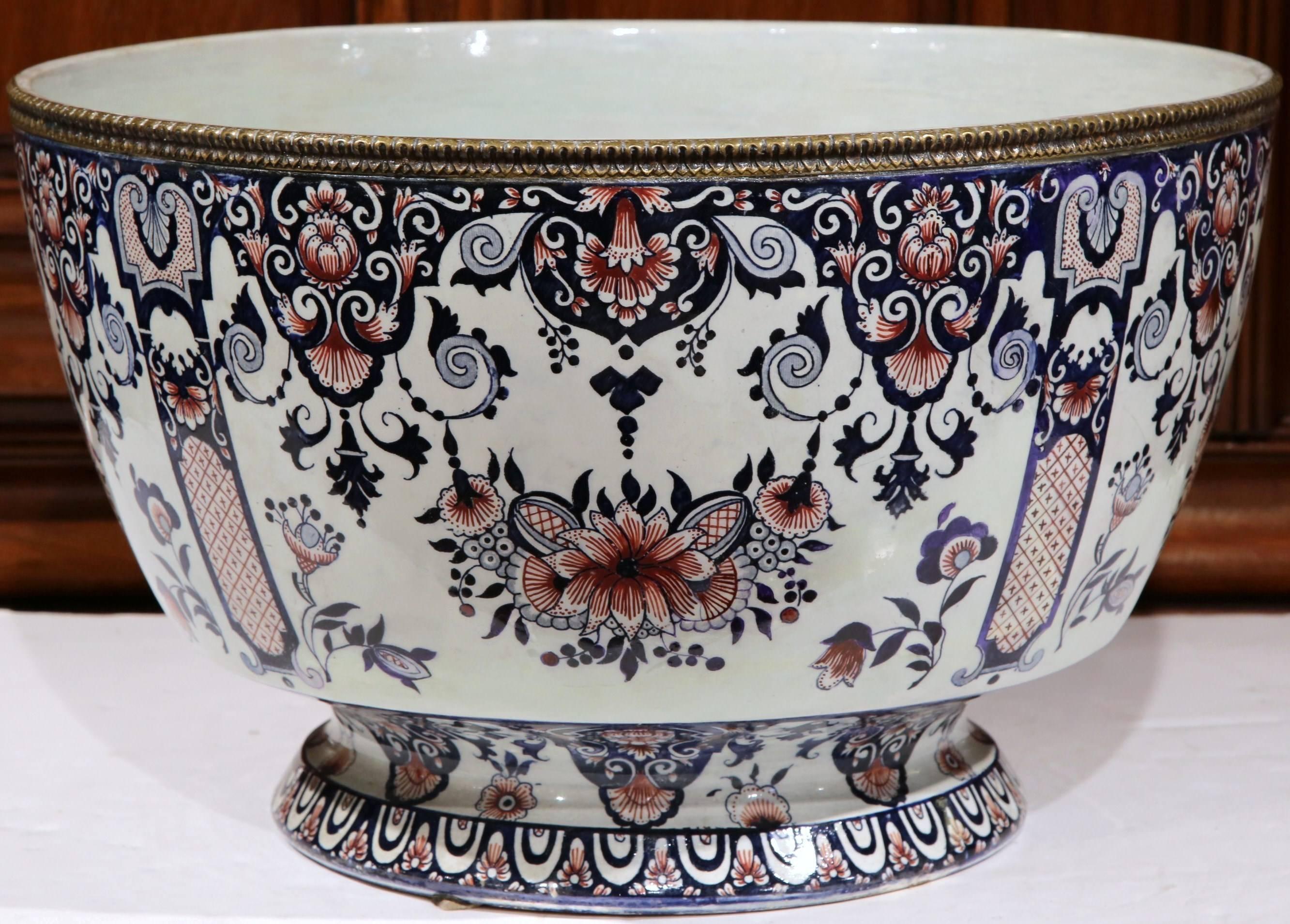 19th Century French Hand-Painted Faience Cache Pot from Gien In Excellent Condition In Dallas, TX