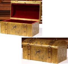 19th Century French Bronze Bombe Jewelry Box with Engraved Flowers