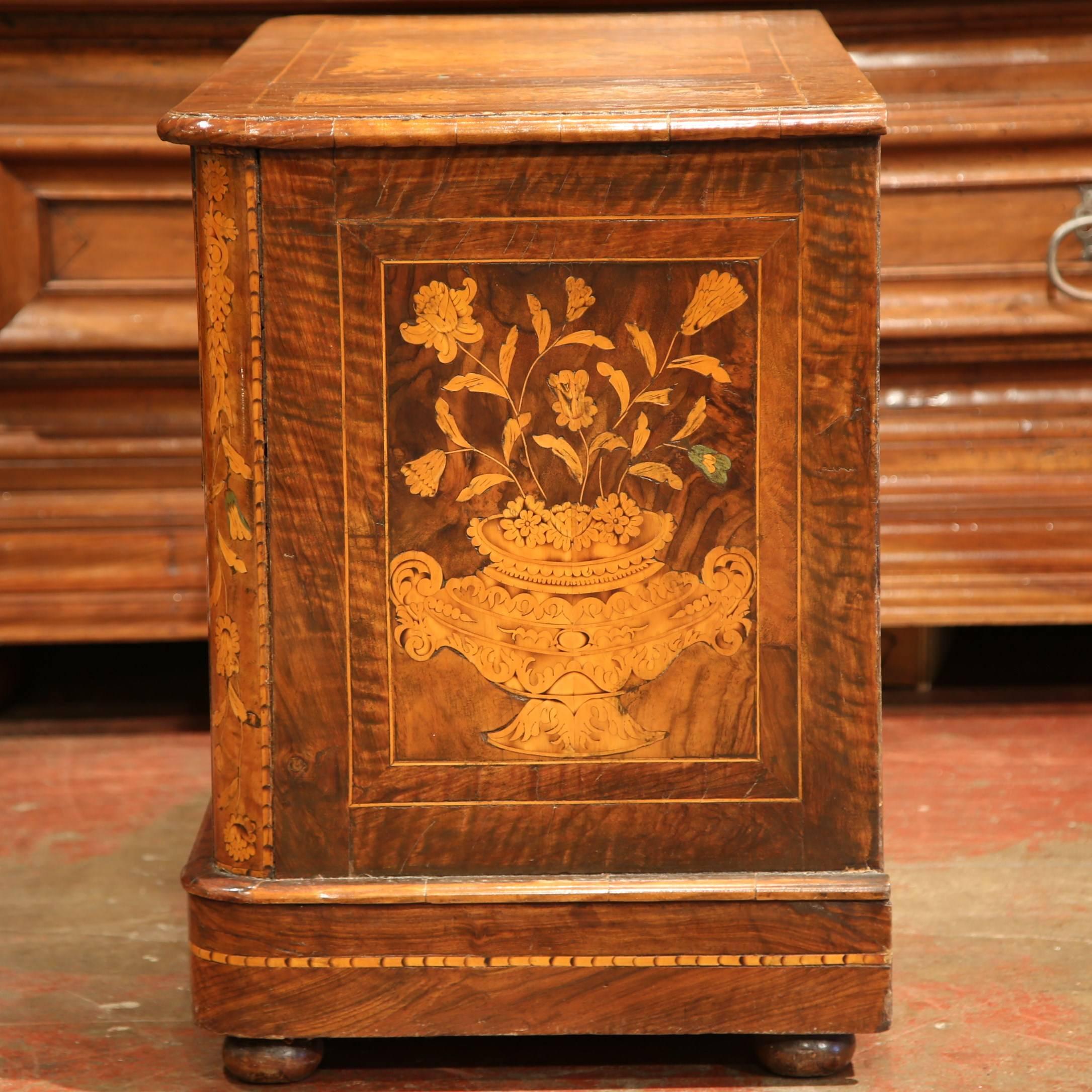 Early 19th Century Italian Walnut Marquetry Two-Drawer Commode 1