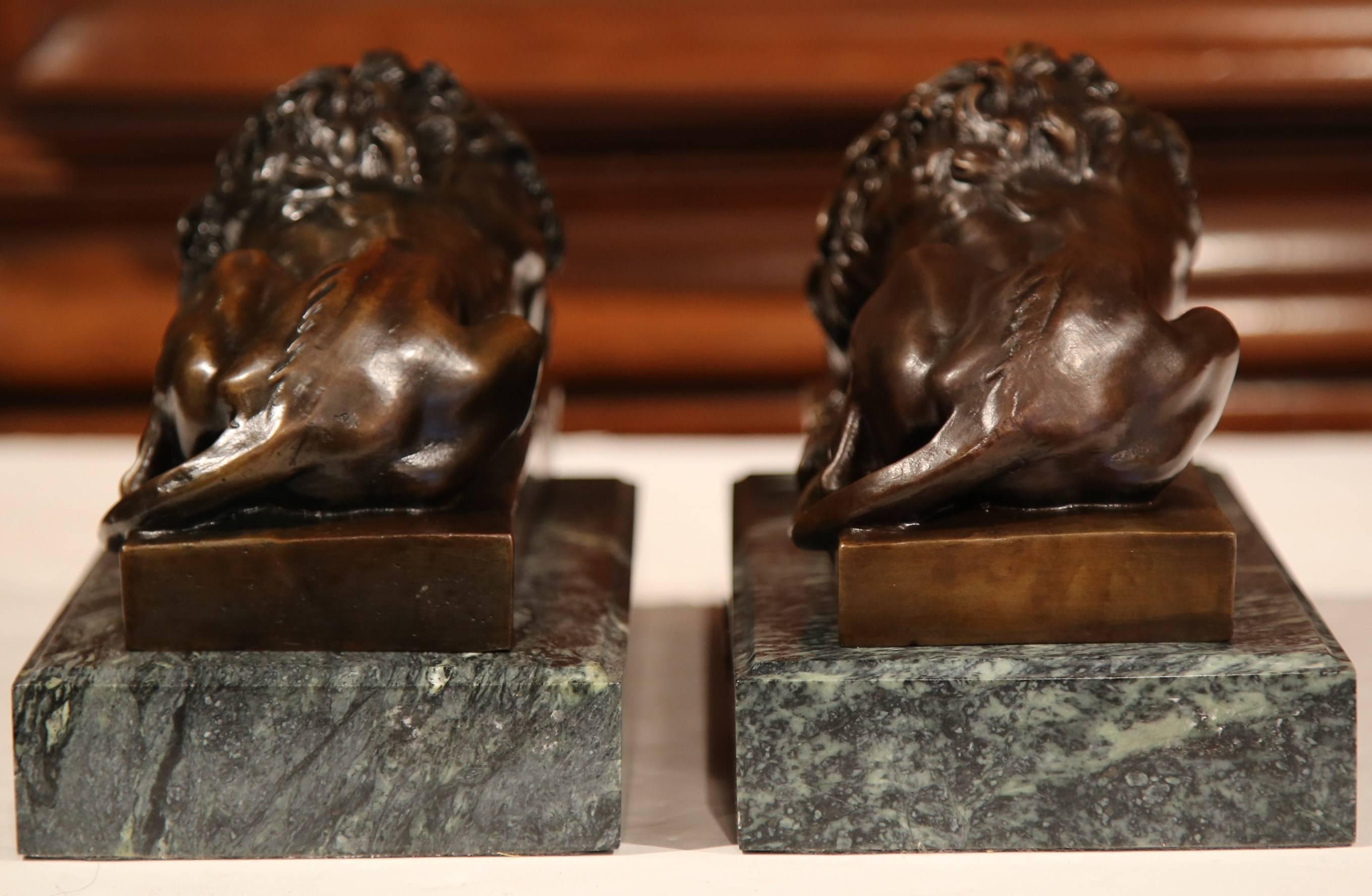 Pair of 19th Century French Bronze Lions Bookends on Marble Signed J. Moigniez In Excellent Condition In Dallas, TX