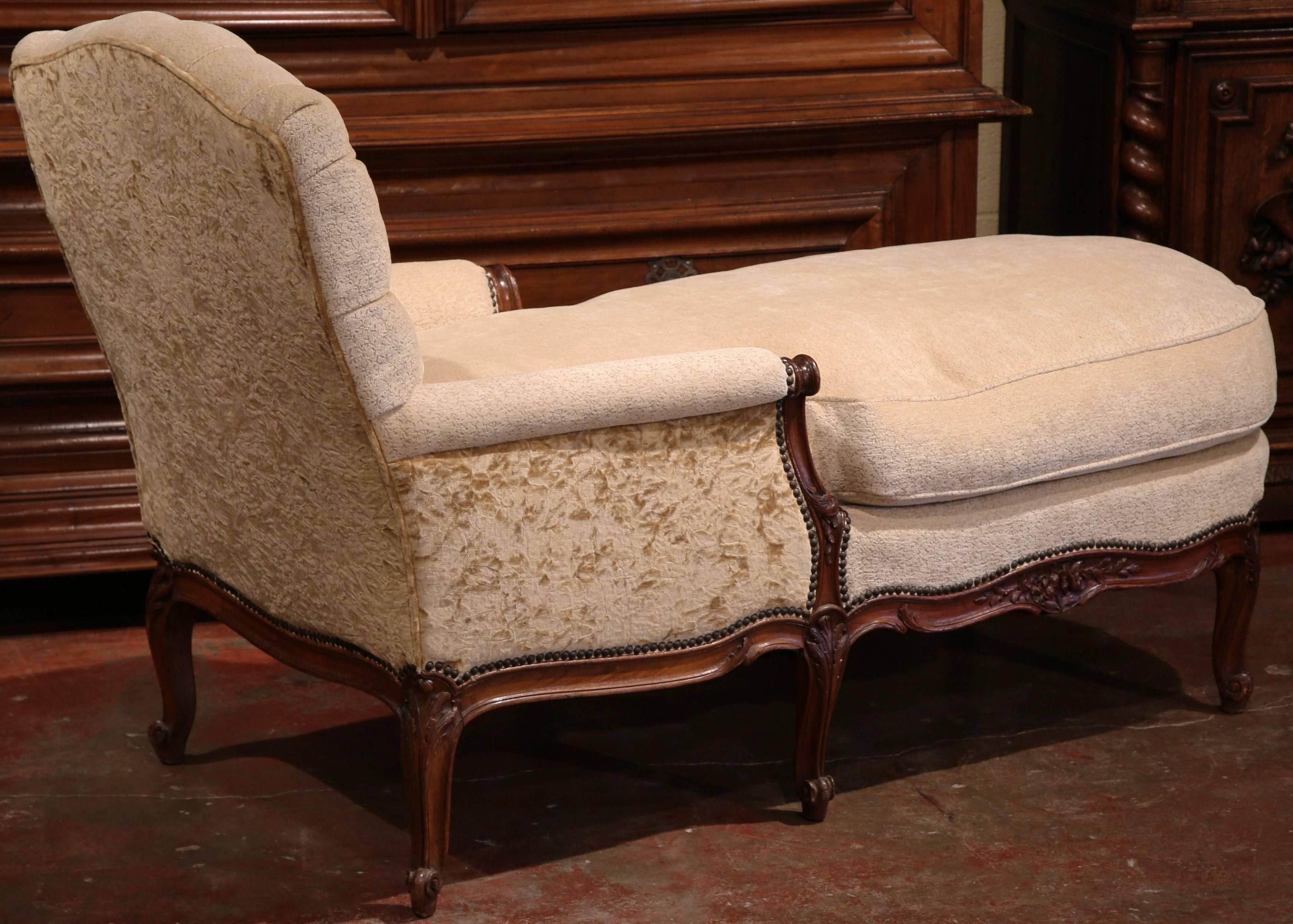 19th Century French Louis XV Carved Walnut Six-Leg Chaise with New Upholstery 2