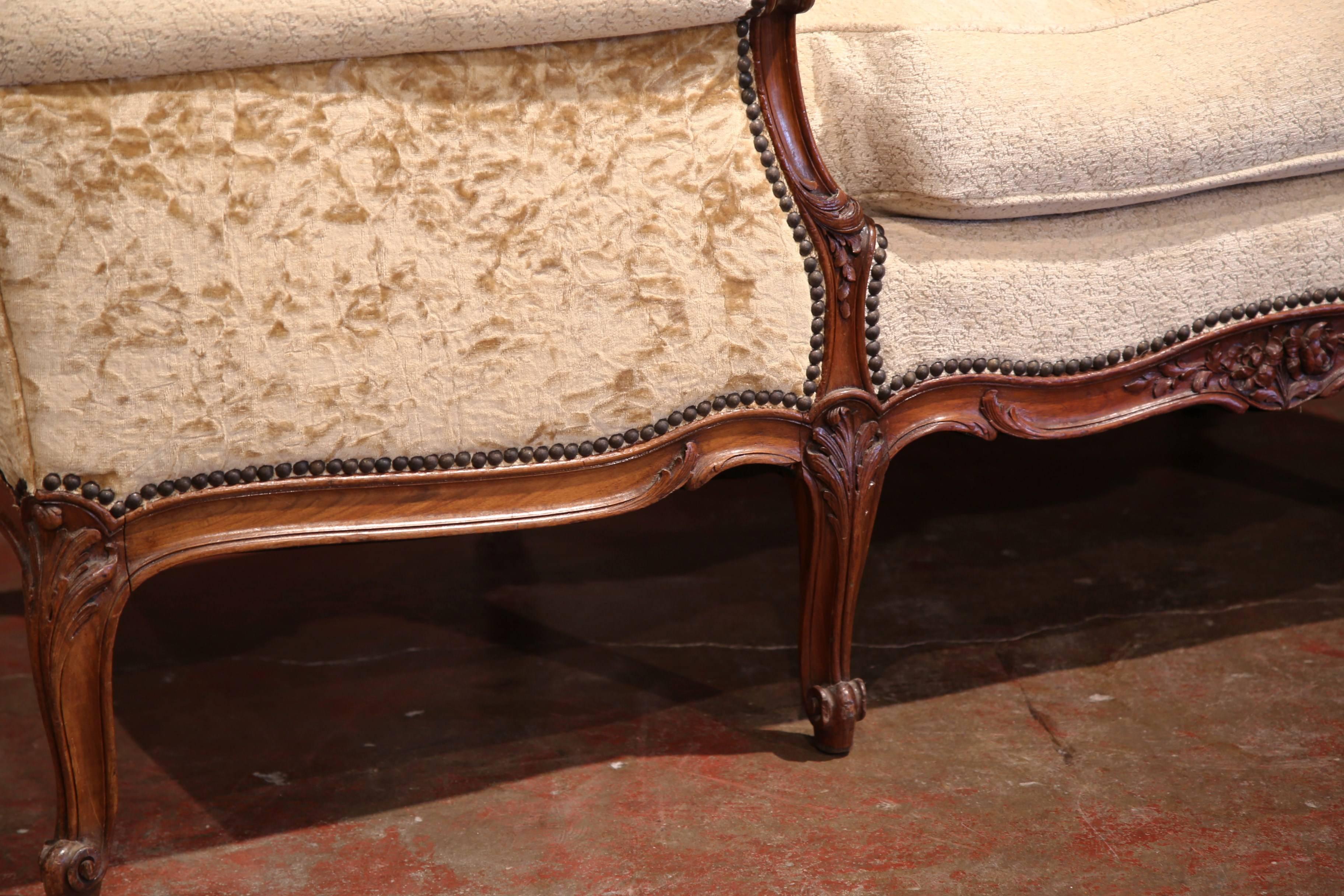 19th Century French Louis XV Carved Walnut Six-Leg Chaise with New Upholstery 3