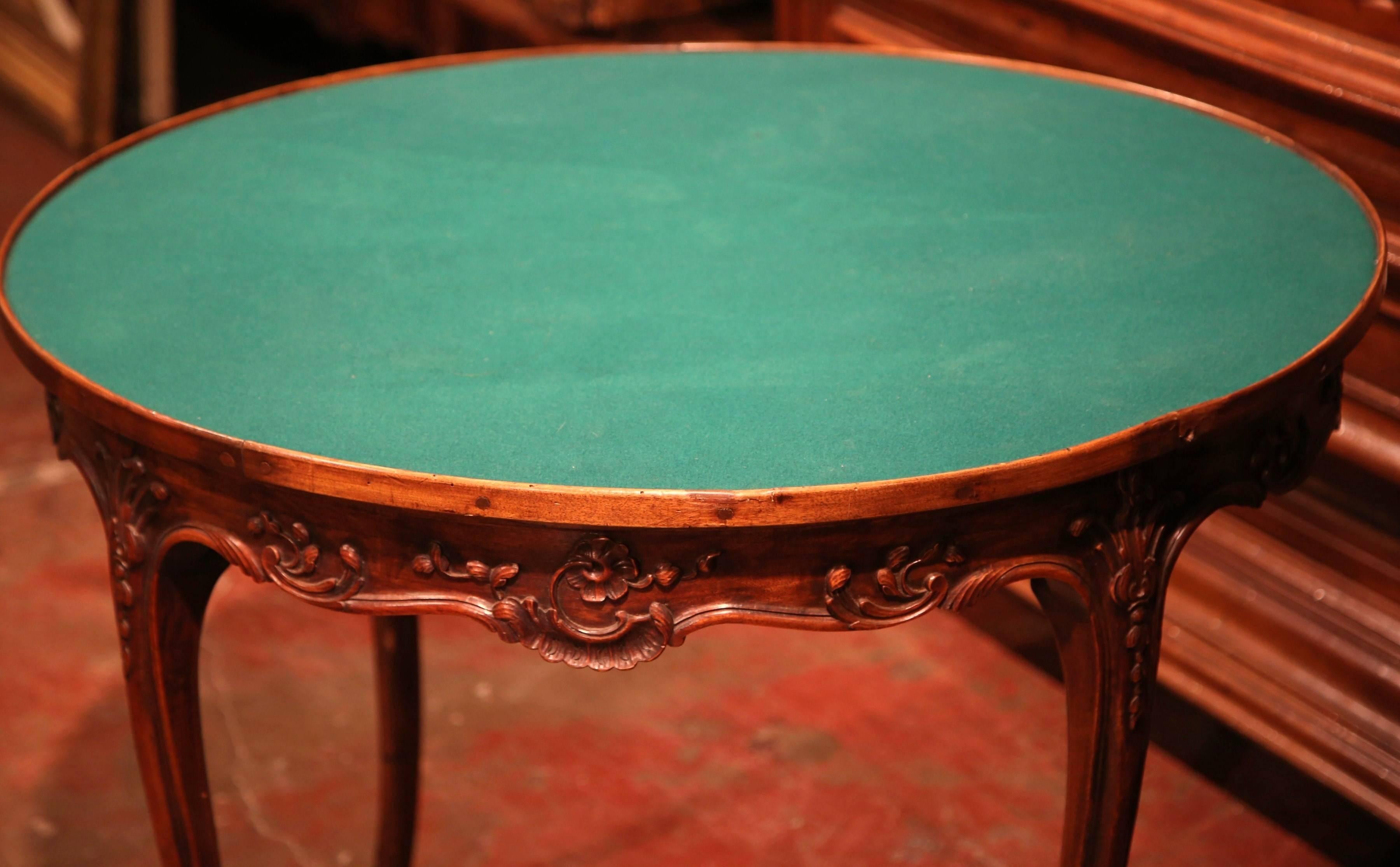 Hand-Carved Early 20th Century French Louis XV Carved Walnut Round Game Table with Felt