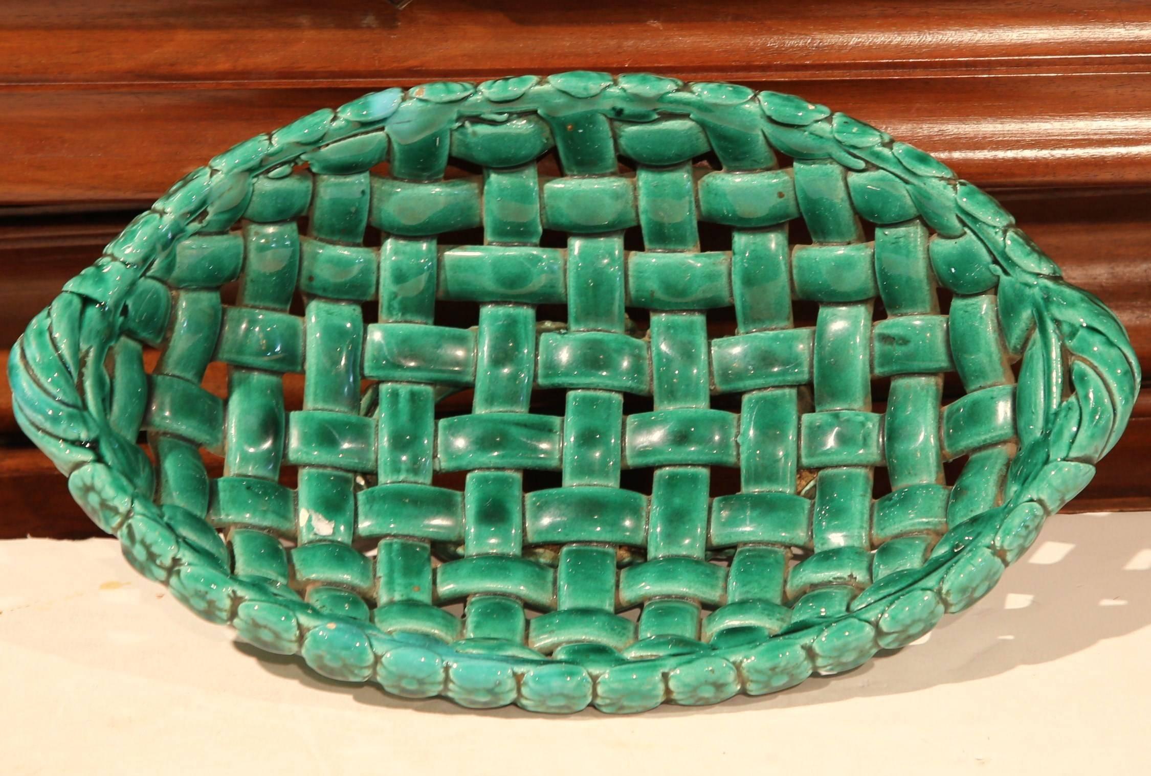 Early 20th Century French Hand-Painted Green Barbotine Weave Basket In Excellent Condition In Dallas, TX