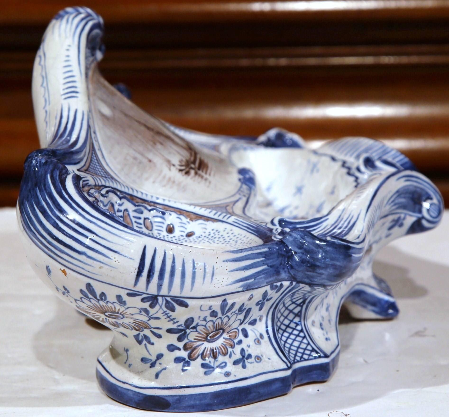 19th Century French Louis XV Hand Painted Delft Style Faience Inkwell Vide-Poche In Excellent Condition For Sale In Dallas, TX