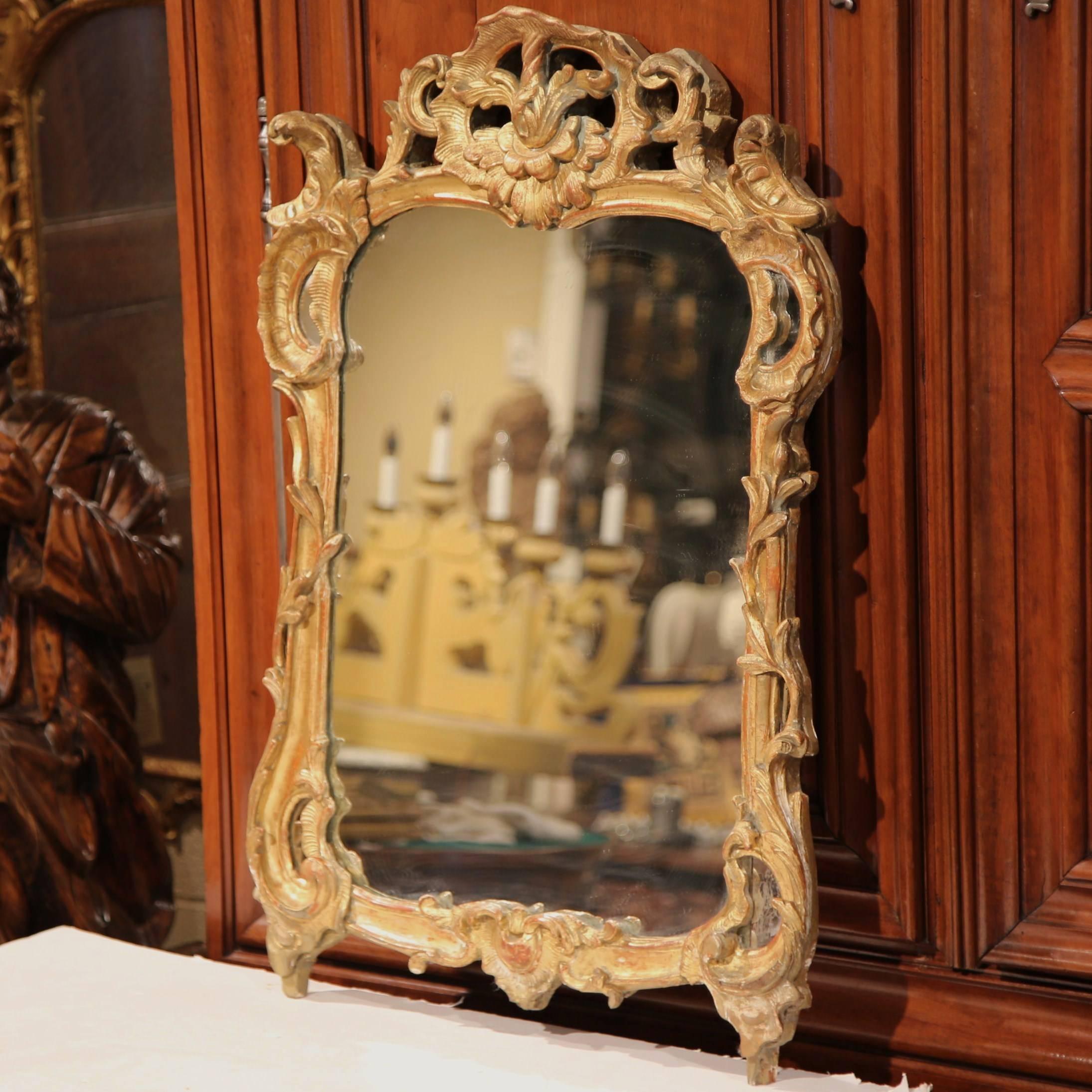 18th Century French Louis XV Carved Giltwood Mirror from Provence In Excellent Condition In Dallas, TX