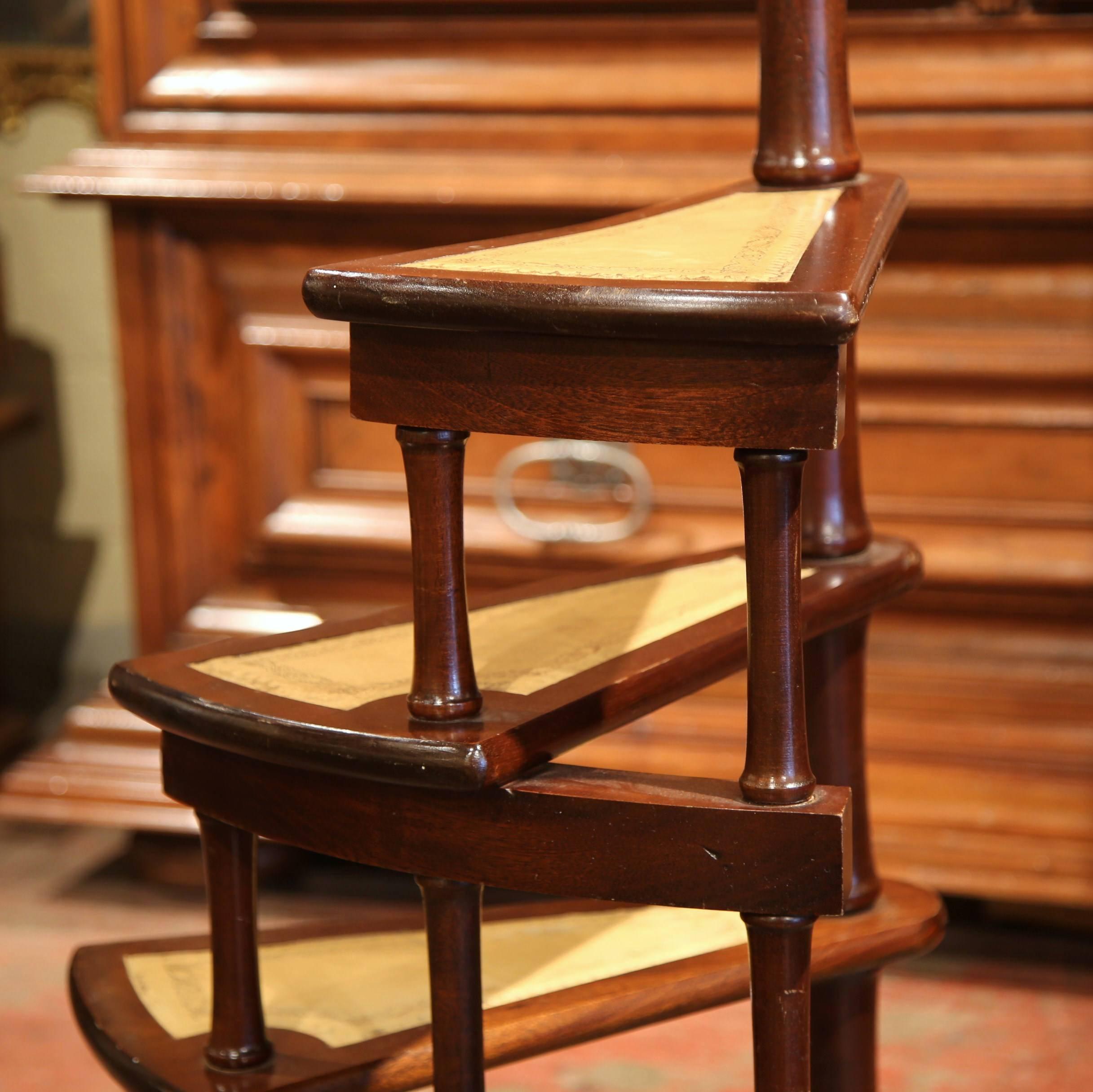 Mid-20th Century, English Library Spiral Step Ladder with Four Leather Stairs In Excellent Condition In Dallas, TX