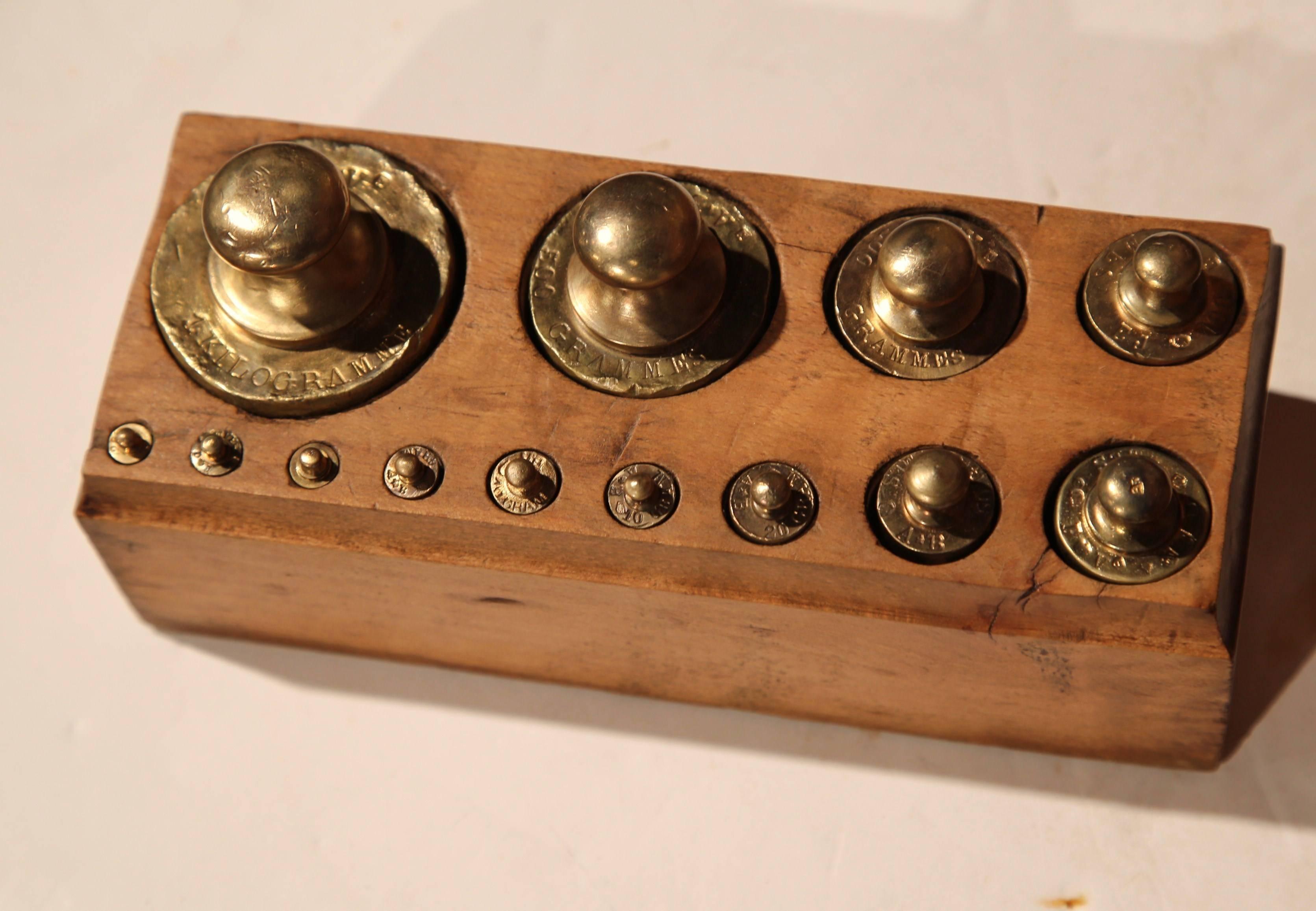 19th Century French Napoleon III Walnut Scale with Brass Plates and Weights Set 3
