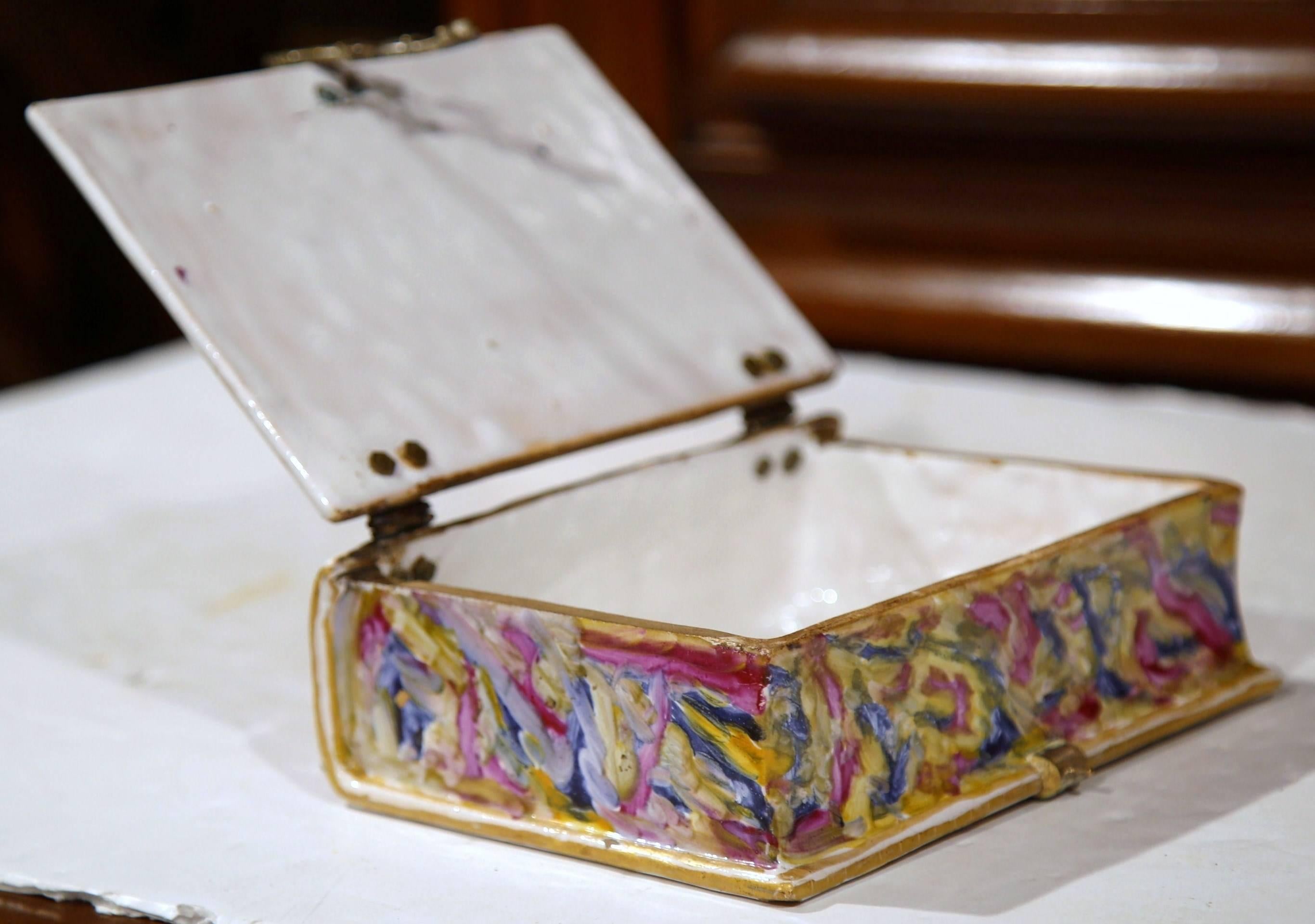 Early 19th Century French Hand-Painted Porcelain Jewelry Box Shaped as a Book 3