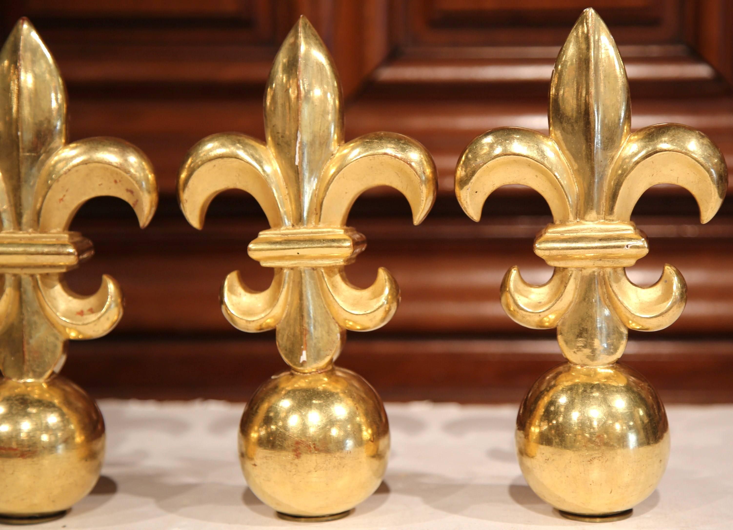 Hand-Carved Early 20th Century French Set of Four Carved Giltwood Decorative Fleur-de-Lys