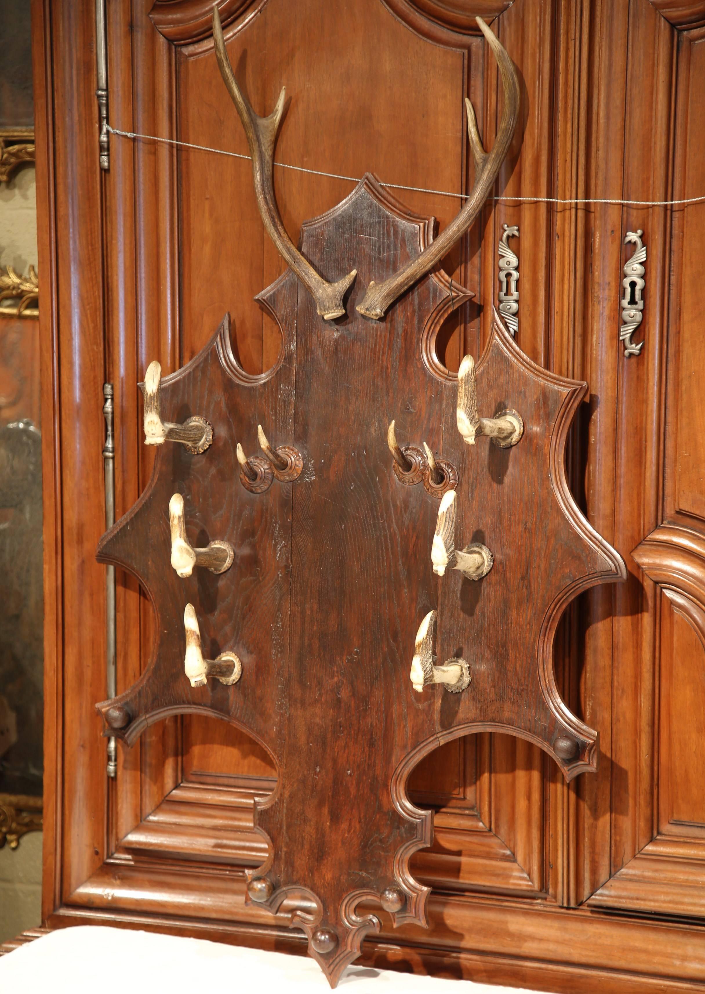 19th Century French Black Forest Carved Gun or Coat Rack with Antlers and Horns In Excellent Condition In Dallas, TX