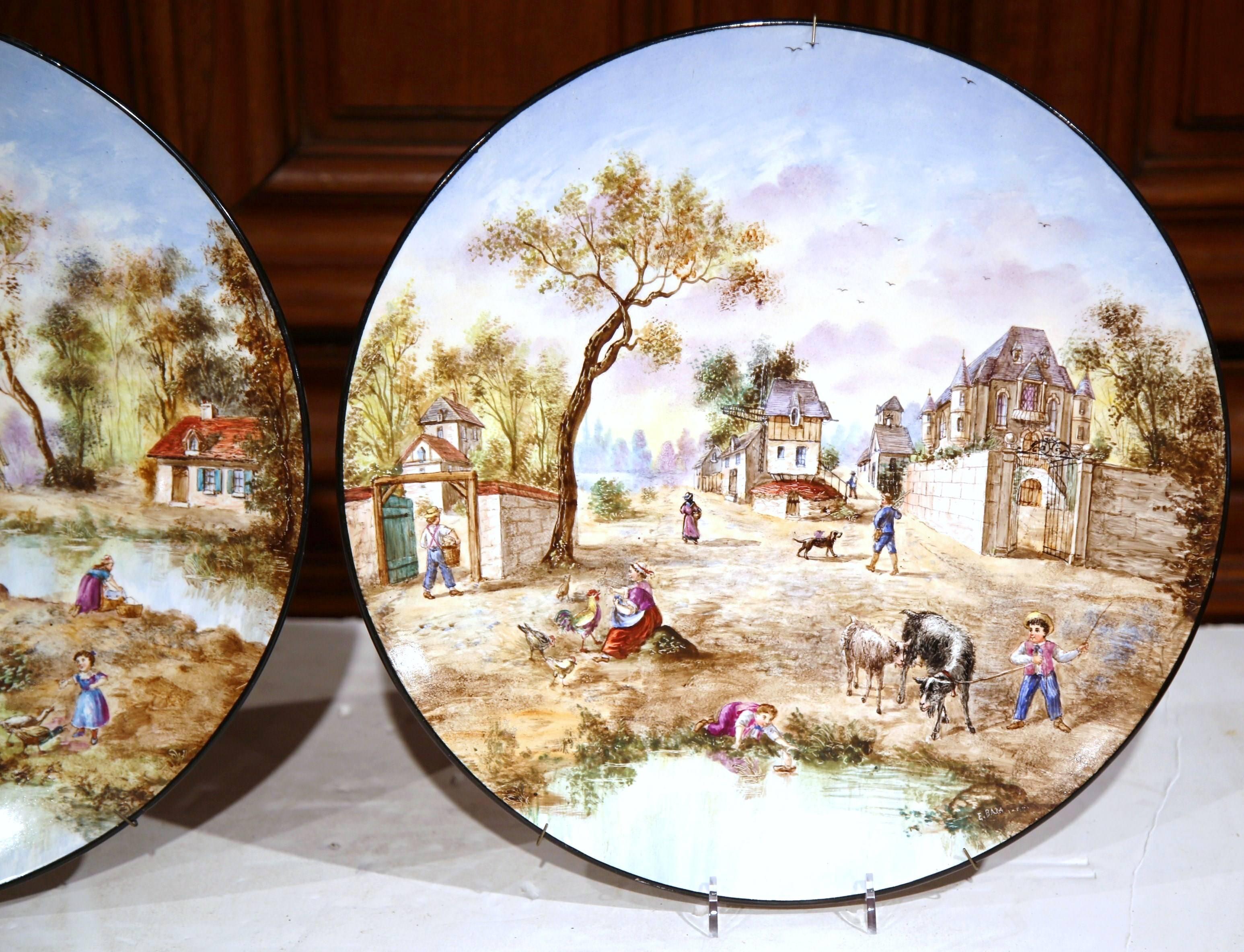 Pair of Early 20th Century French Hand-Painted Faience Wall Plates 1