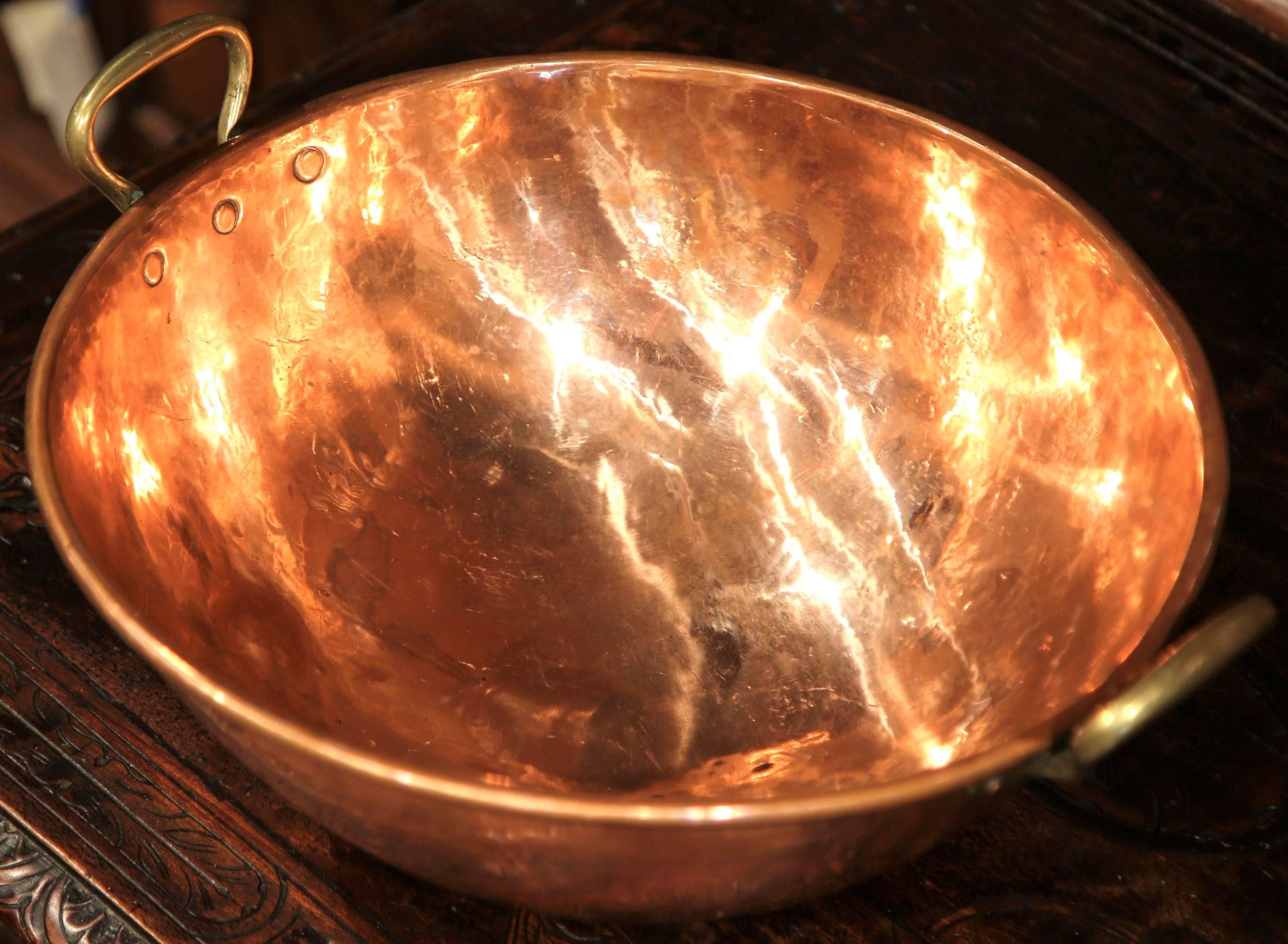 19th Century French Patinated Copper Round Jelly Bowl with Handles In Excellent Condition In Dallas, TX