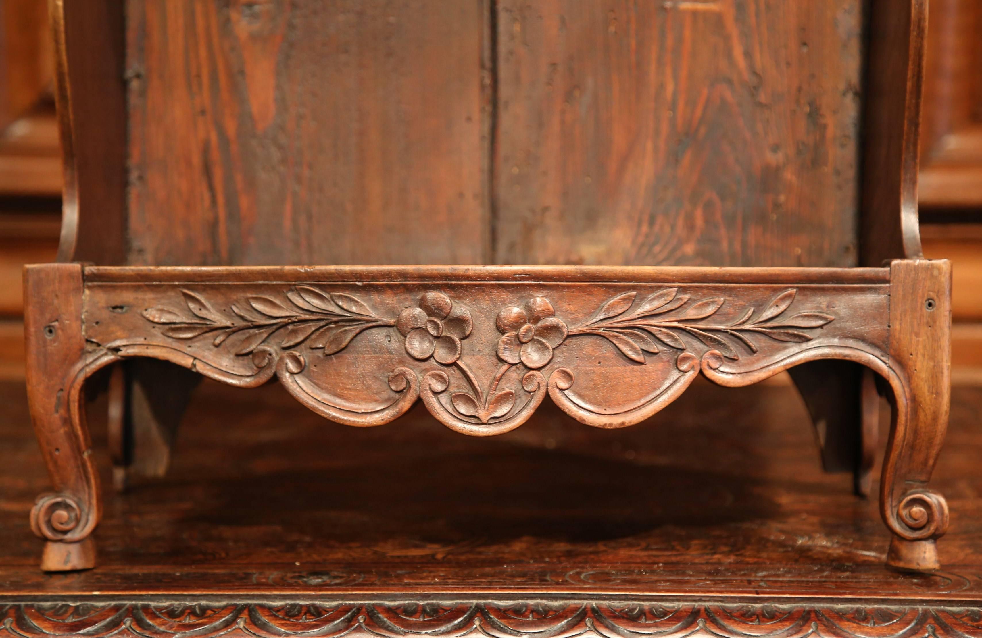 19th Century French Louis XV Carved Walnut Wall Shelf from Provence 1