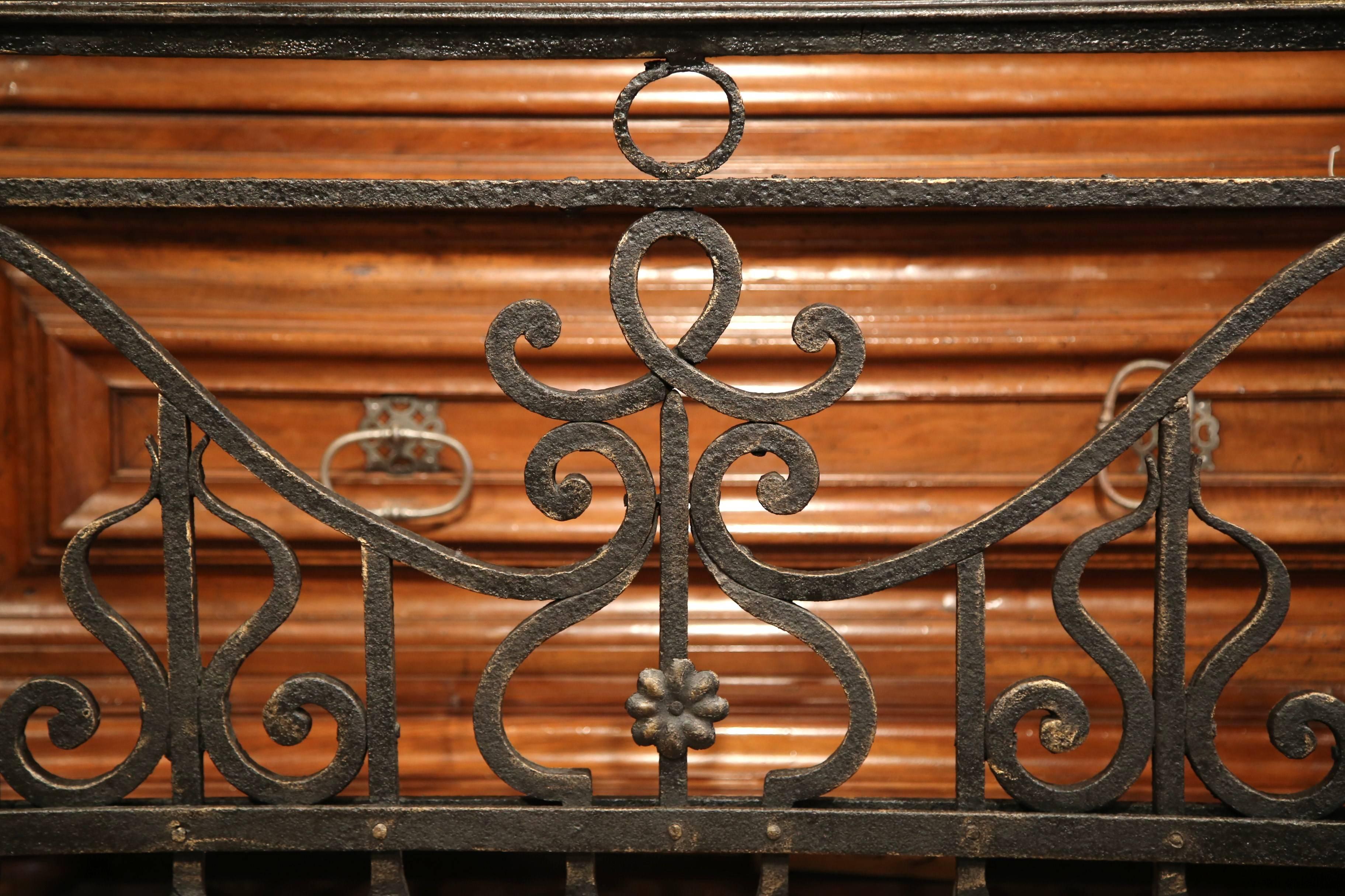 18th Century French Patinated Wrought Iron Fireplace Screen In Excellent Condition In Dallas, TX