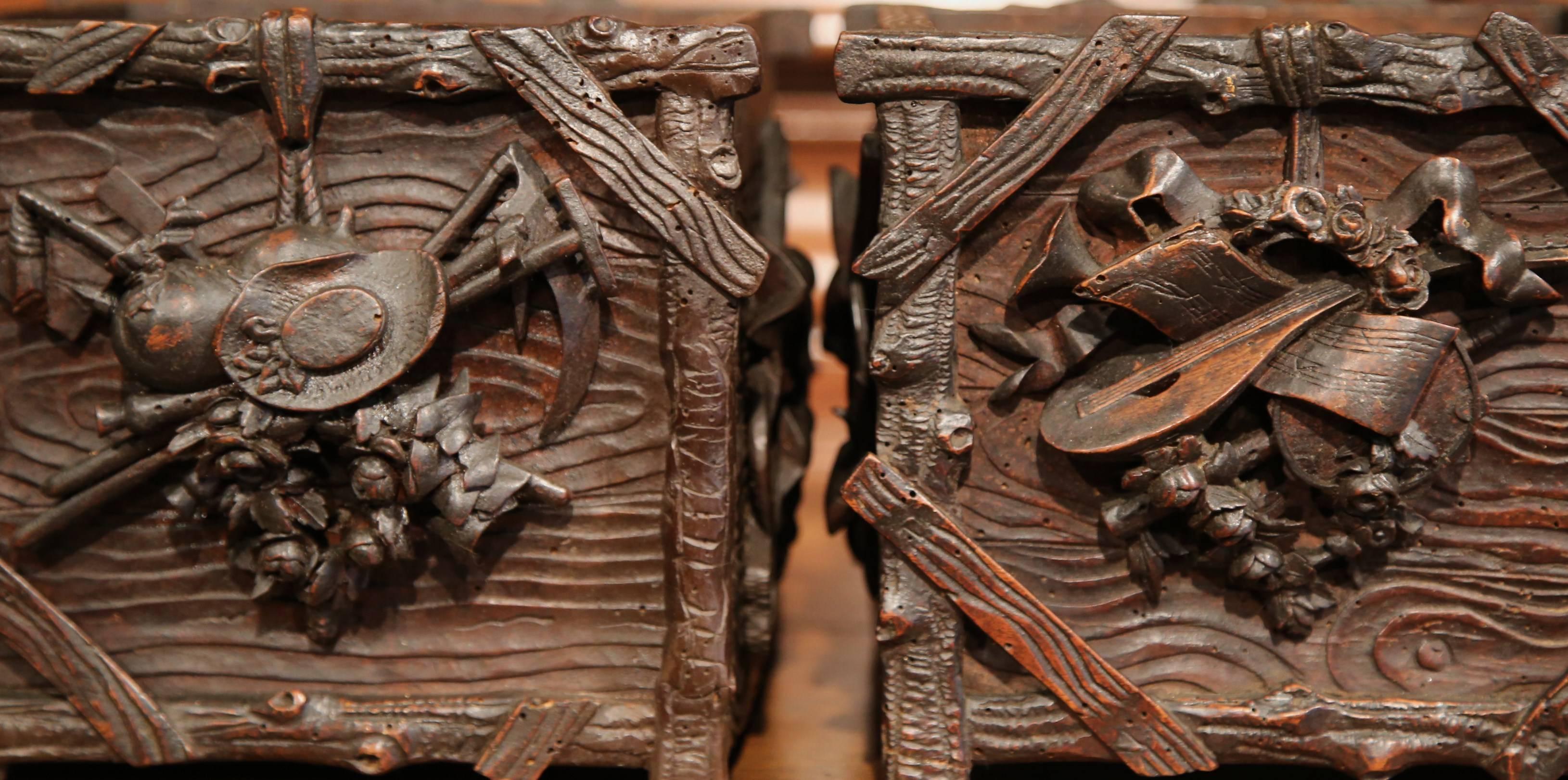 Pair of 19th Century French Carved Walnut Black Forest Square Jardinieres In Excellent Condition In Dallas, TX