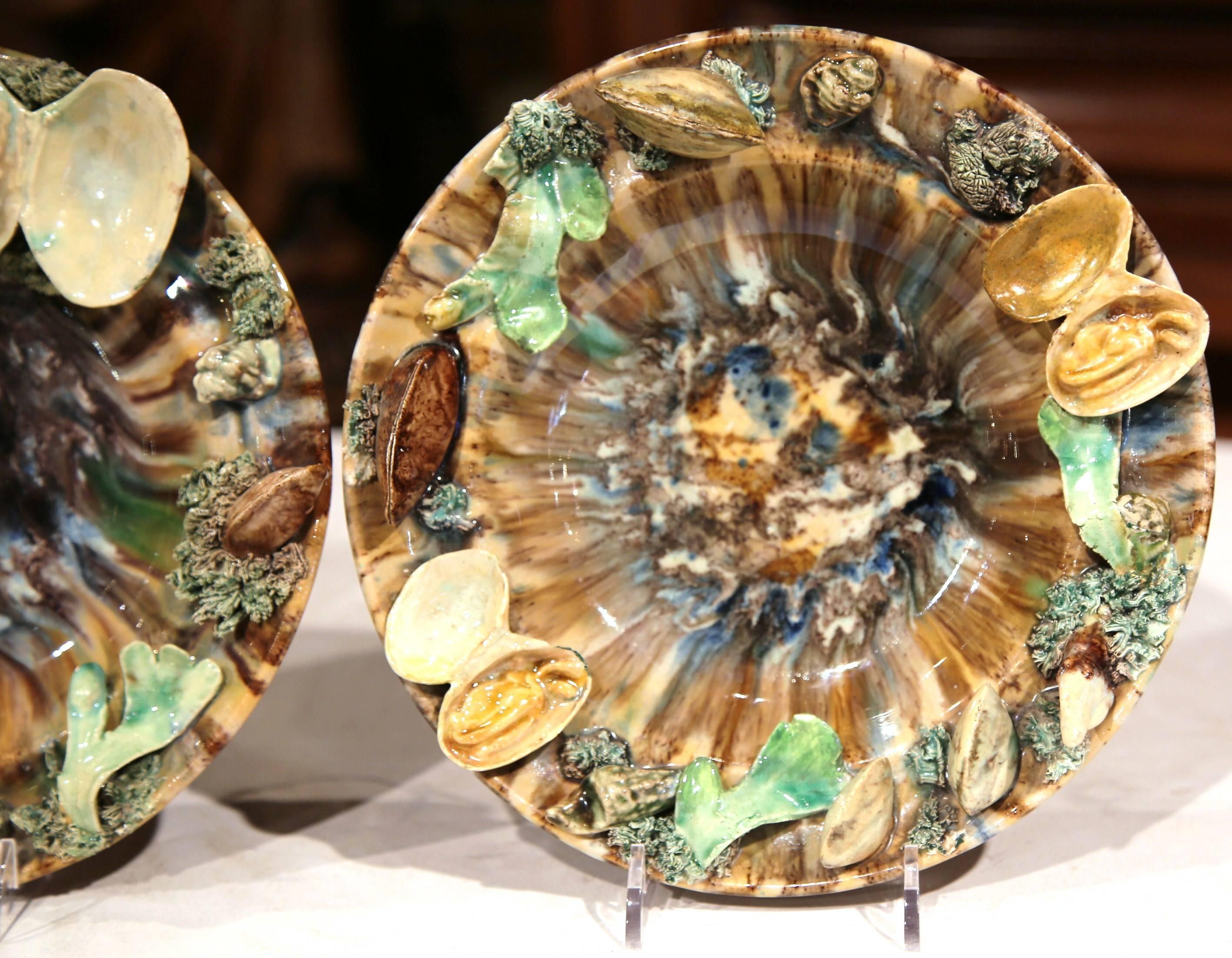 French Pair of Early 20th Century Ceramic Barbotine Seashells Wall Hanging Plates For Sale