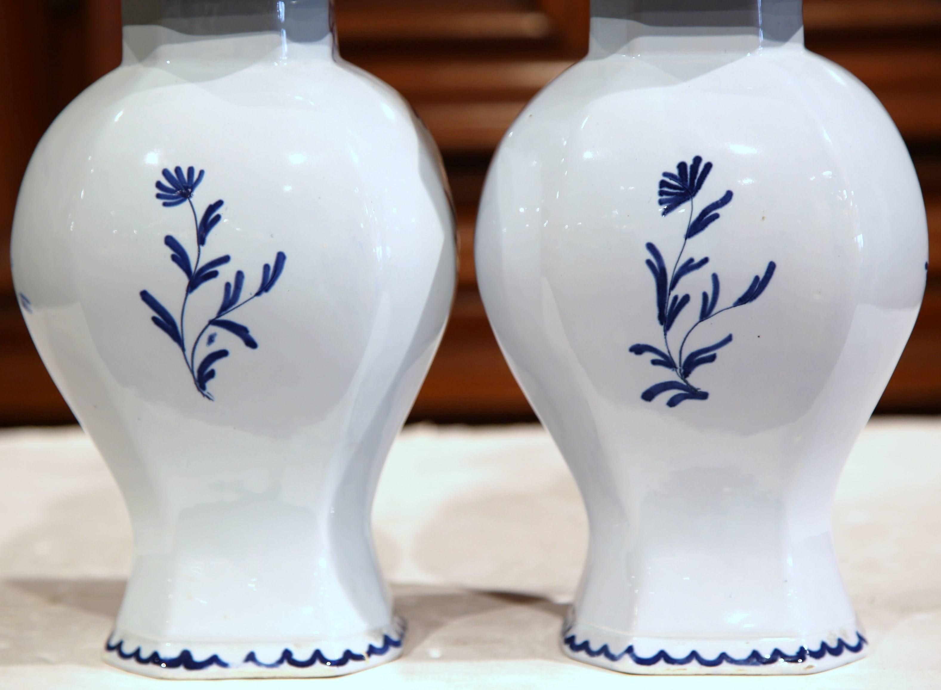 Pair of Early 20th Century Blue and White Porcelain Delft Vases with Lids 1