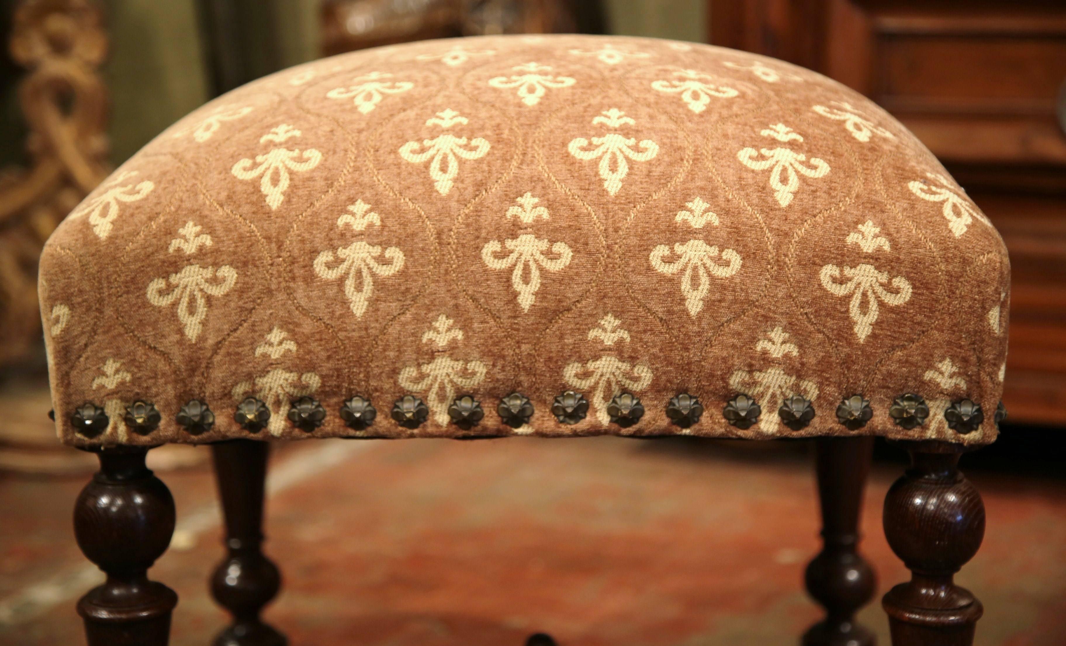 19th Century French Louis III Carved Walnut Stool with Fleur-de-Lys Fabric 1