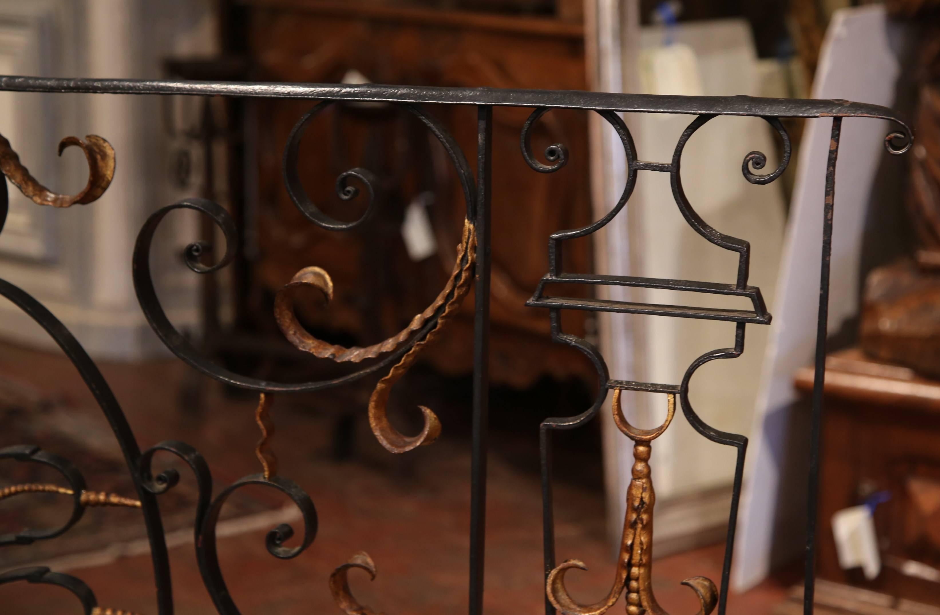 18th Century French Black Wrought Iron Fireplace Screen In Excellent Condition In Dallas, TX