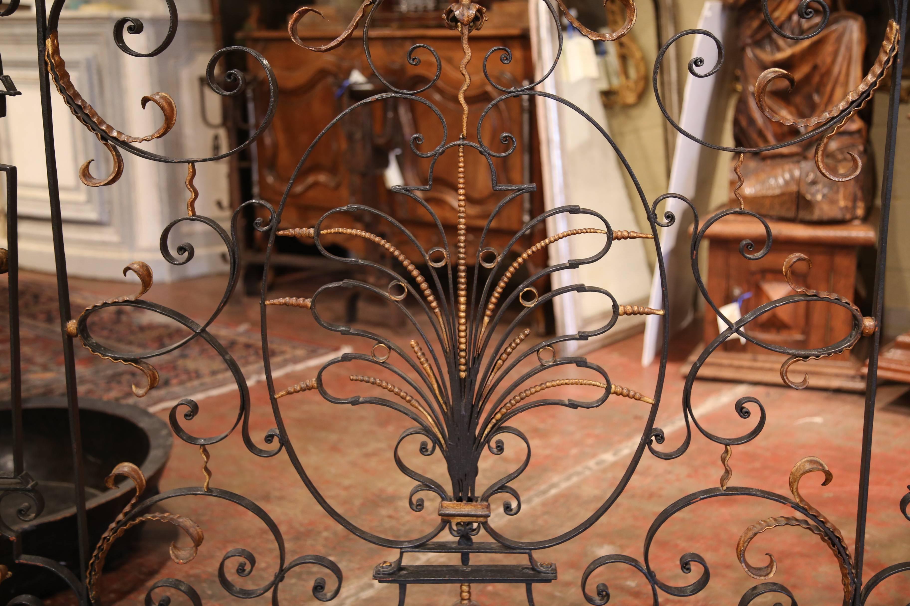 Gothic 18th Century French Black Wrought Iron Fireplace Screen