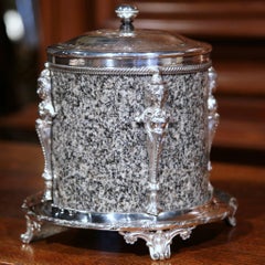 Scatola per biscotti inglese del XIX secolo in granito e placcata in argento con supporto decorativo