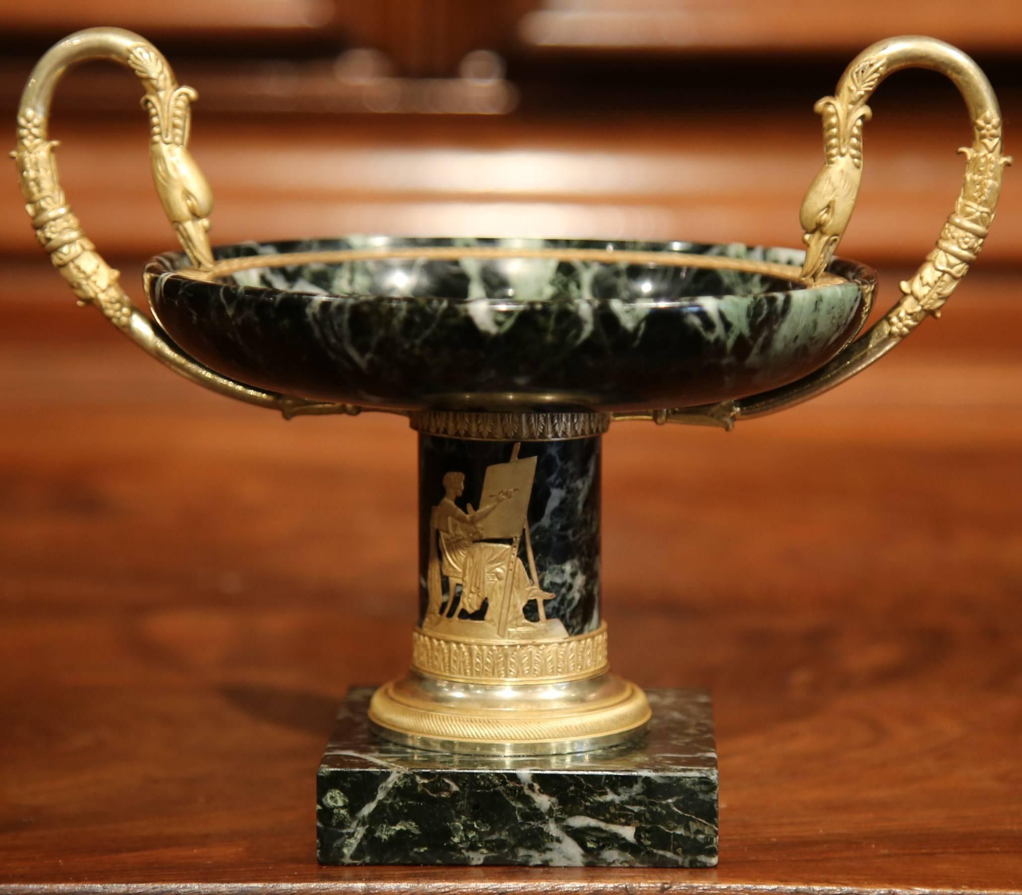 Place this elegant decorative dish or vide-poche on your office desk to catch odds and ends. Crafted in France circa 1880, the green marble dish has two brass swan handles and a decorative Roman chariot with horses mounted inside the bowl. The