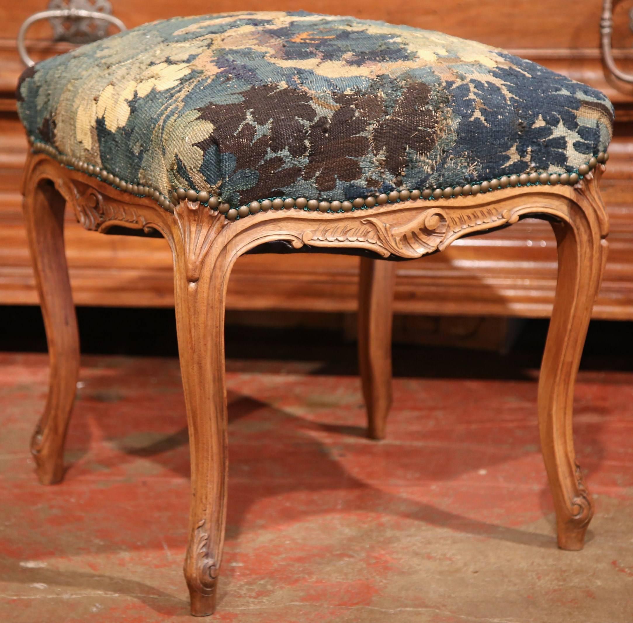 19th Century French Louis XV Walnut Stool with 18th Century Aubusson Tapestry In Excellent Condition In Dallas, TX