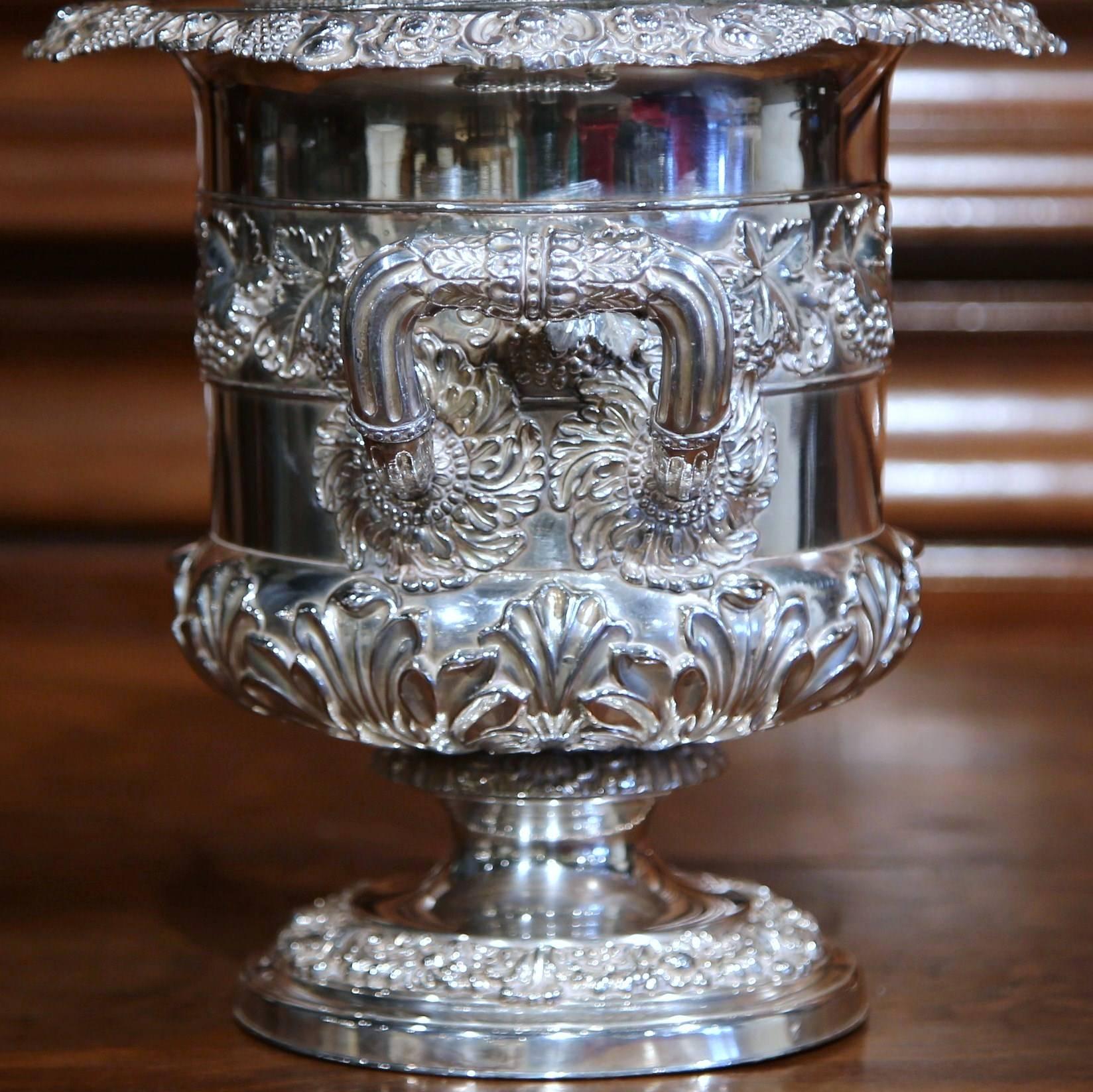 Early 20th Century English Silver Plated Wine Cooler with Engraved Coat of Arms In Excellent Condition In Dallas, TX