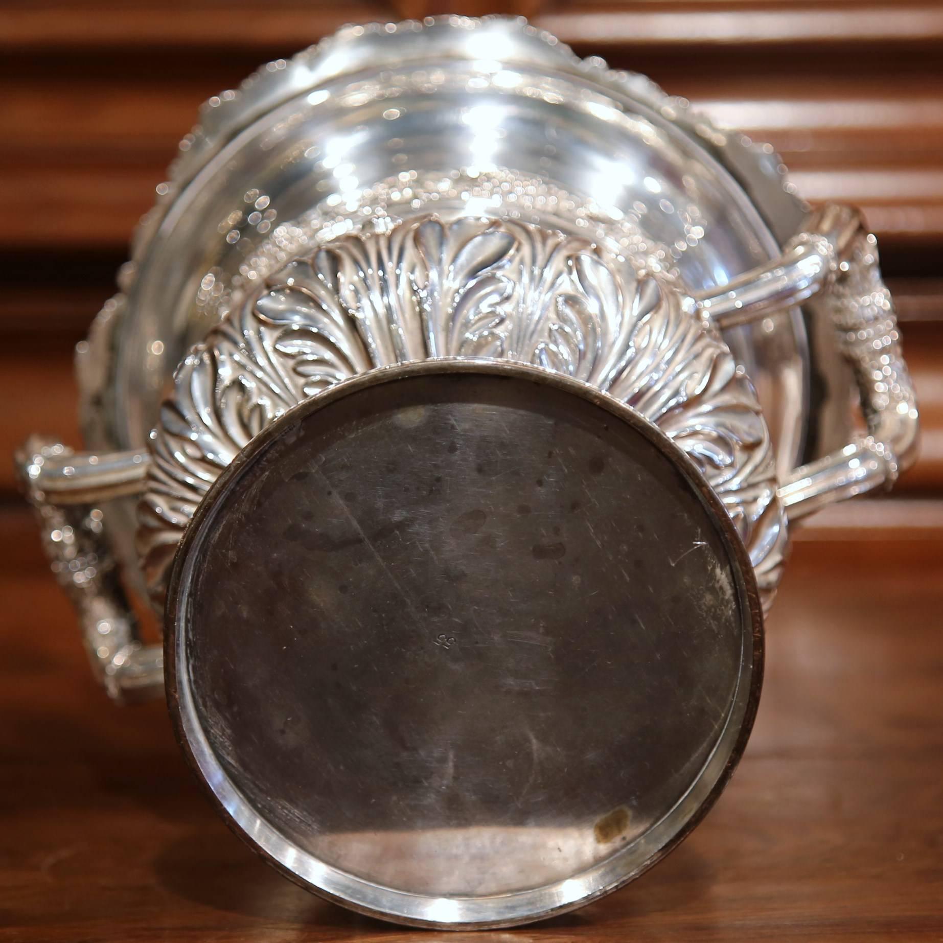 Early 20th Century English Silver Plated Wine Cooler with Engraved Coat of Arms 4