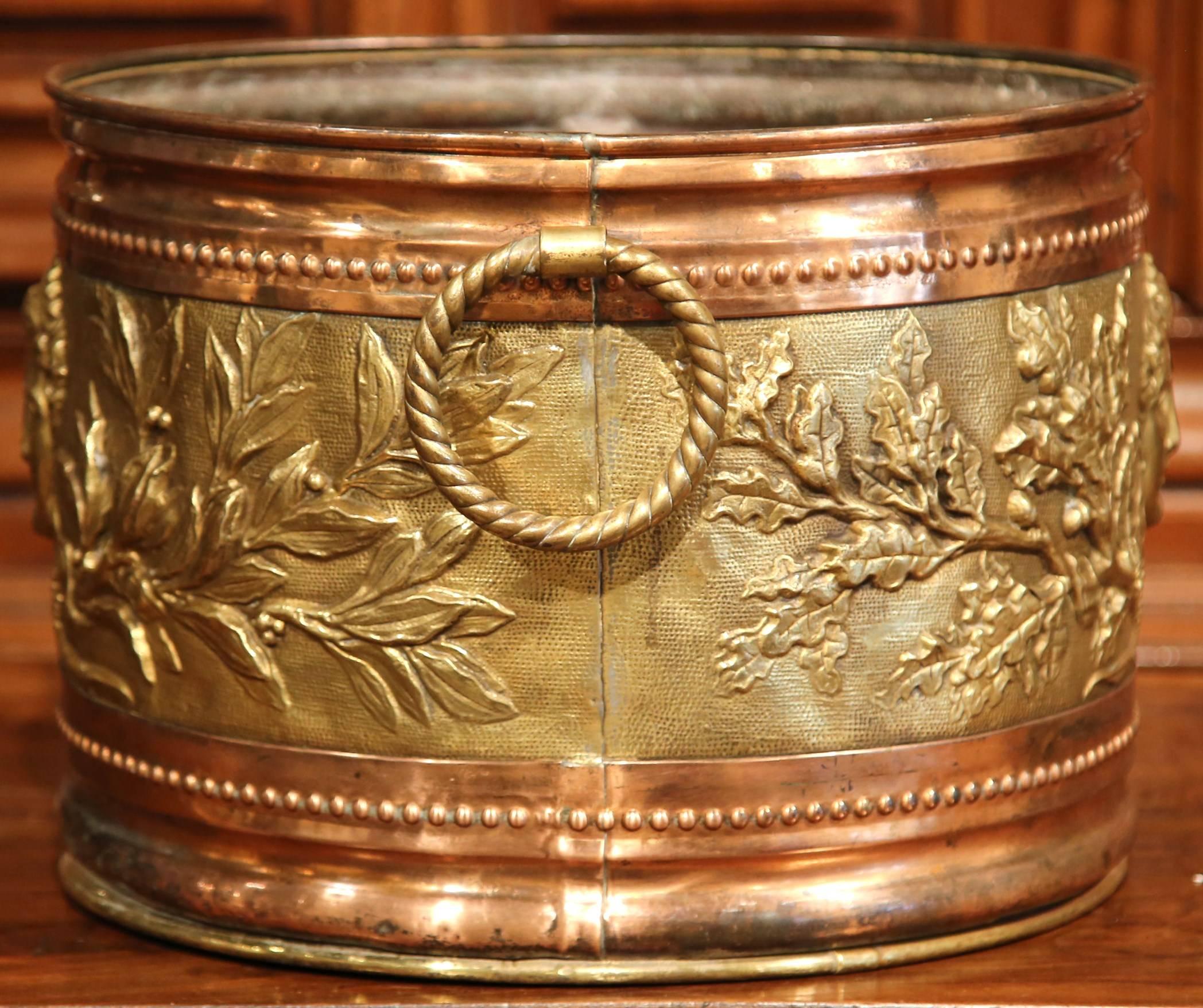 19th Century French Copper and Brass Circular Basket with Repoussé Decor In Good Condition In Dallas, TX