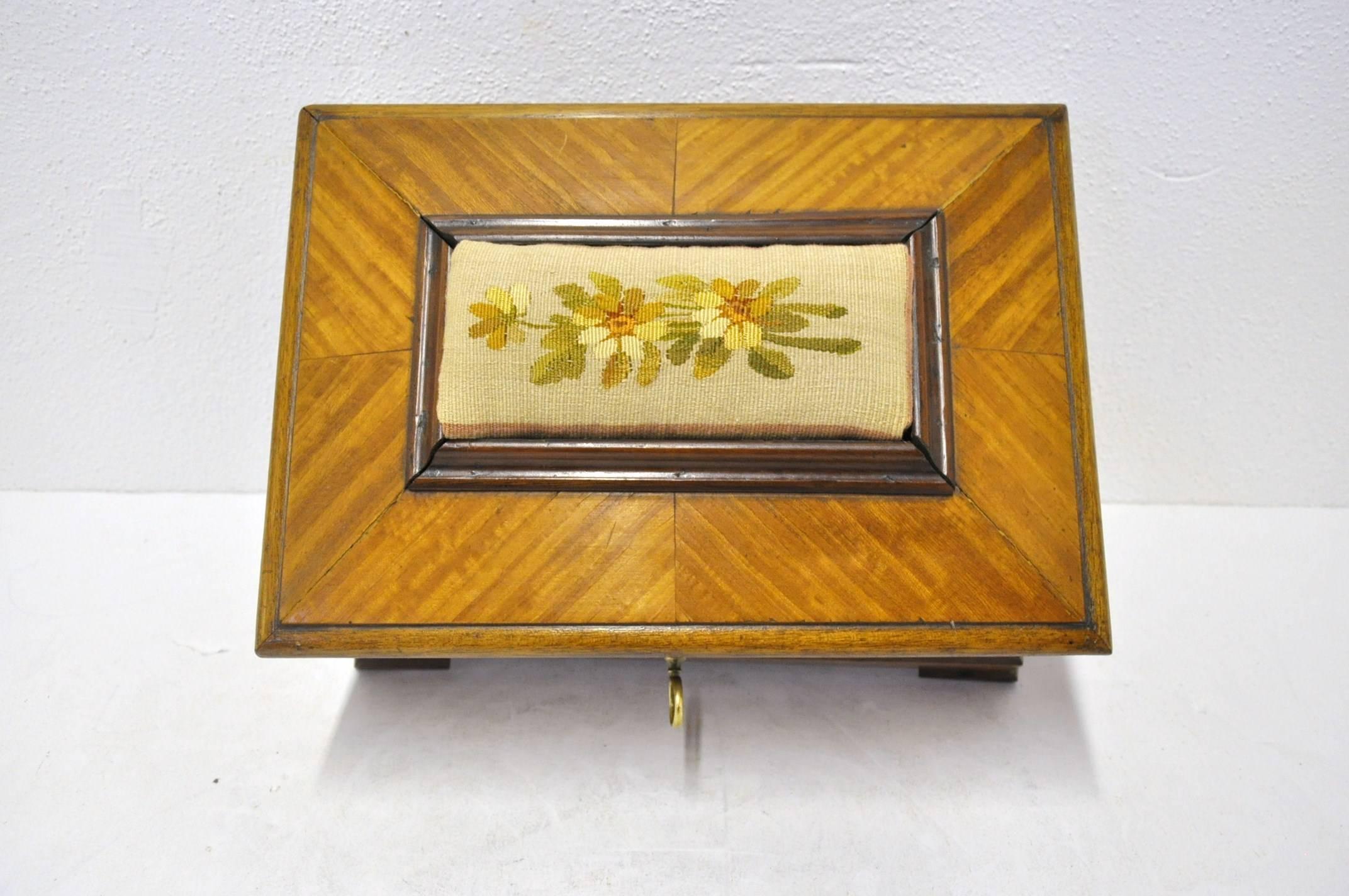 19th Century, French Rosewood and Inlay Jewelry Box with Aubusson Tapestry 2