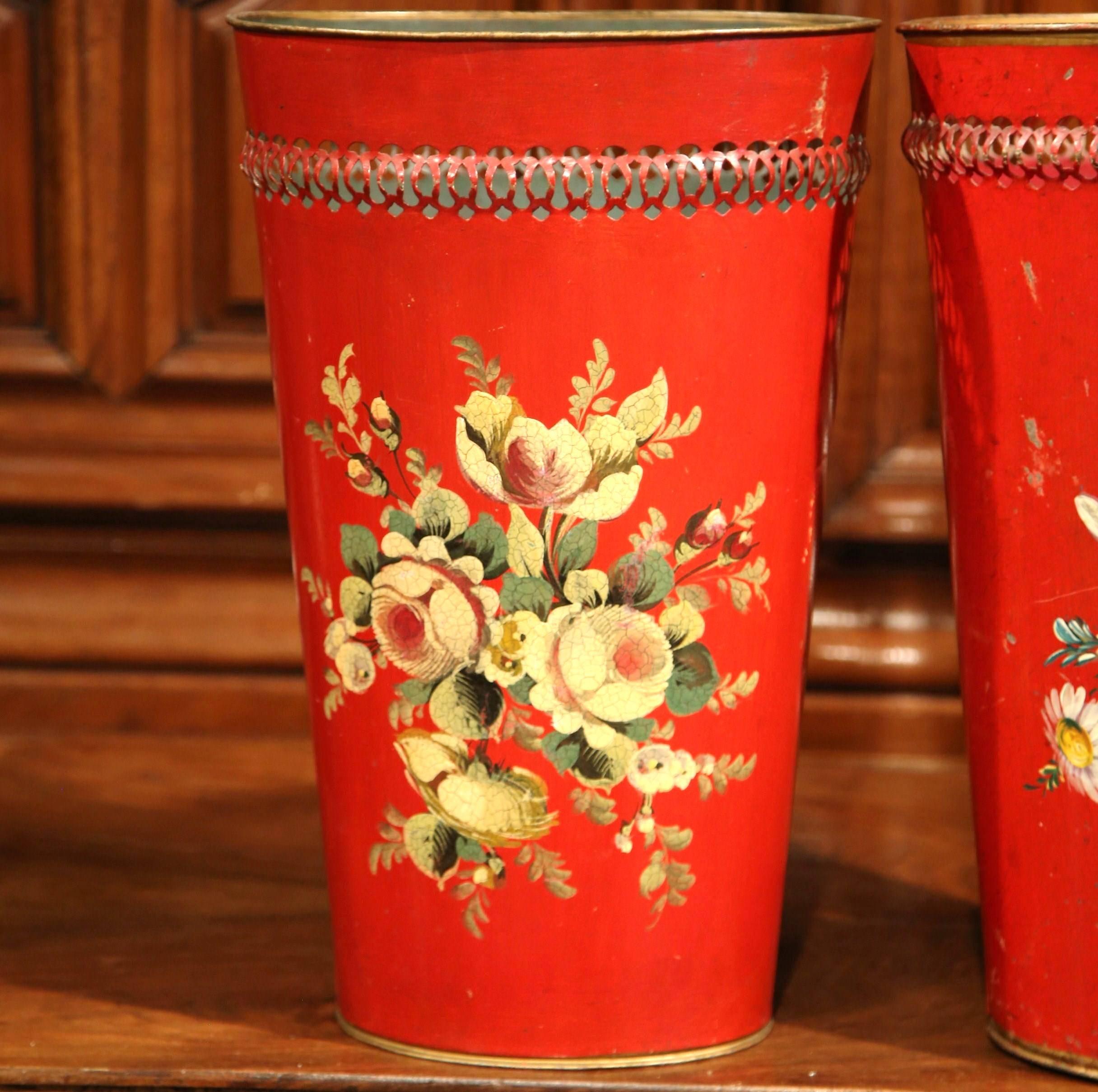 Hand-Painted Pair of Early 20th Century French Painted Tole Baskets with Floral Decor