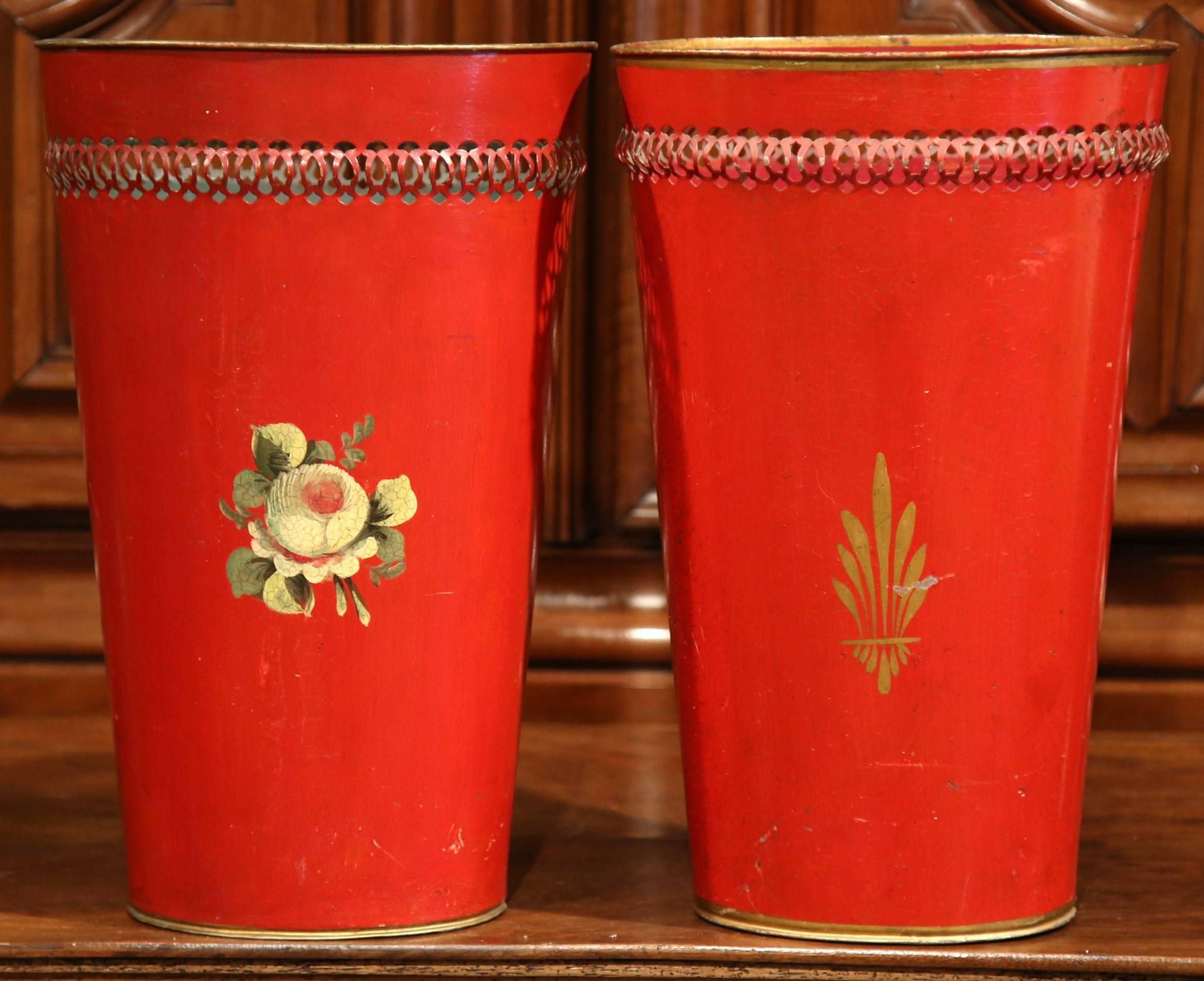 Pair of Early 20th Century French Painted Tole Baskets with Floral Decor 1