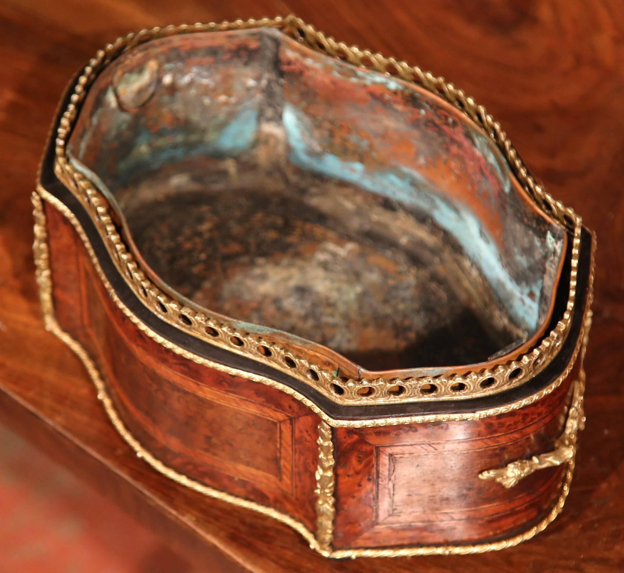 19th Century French Oval Rosewood Jardinière with Marquetry and Bronze Mounts In Excellent Condition In Dallas, TX