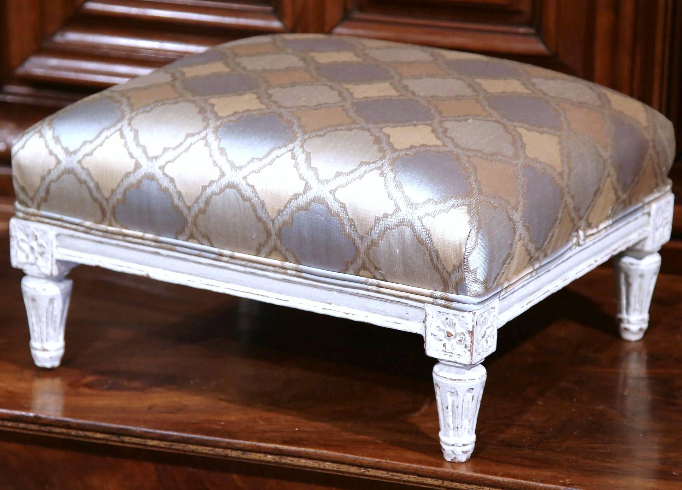 19th Century French Louis XVI Carved Painted Footstool with Silk Fabric In Excellent Condition In Dallas, TX