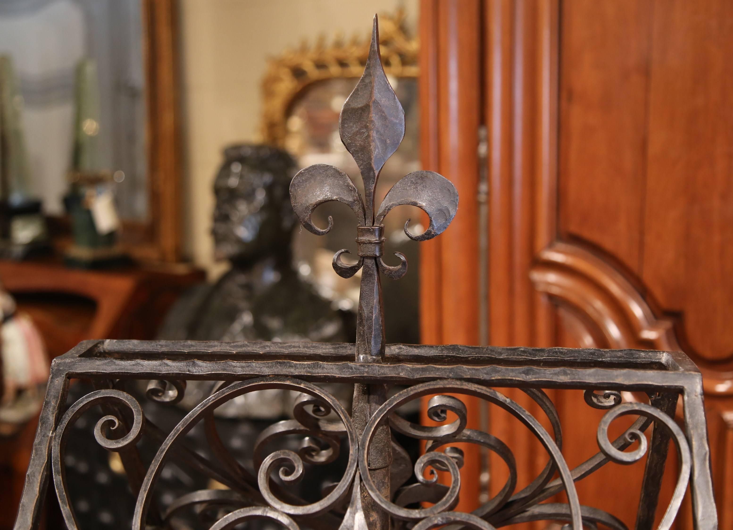 Wrought Iron 19th Century French Two-Side Forged Black Iron Music Stand with Fleur-de-Lys 