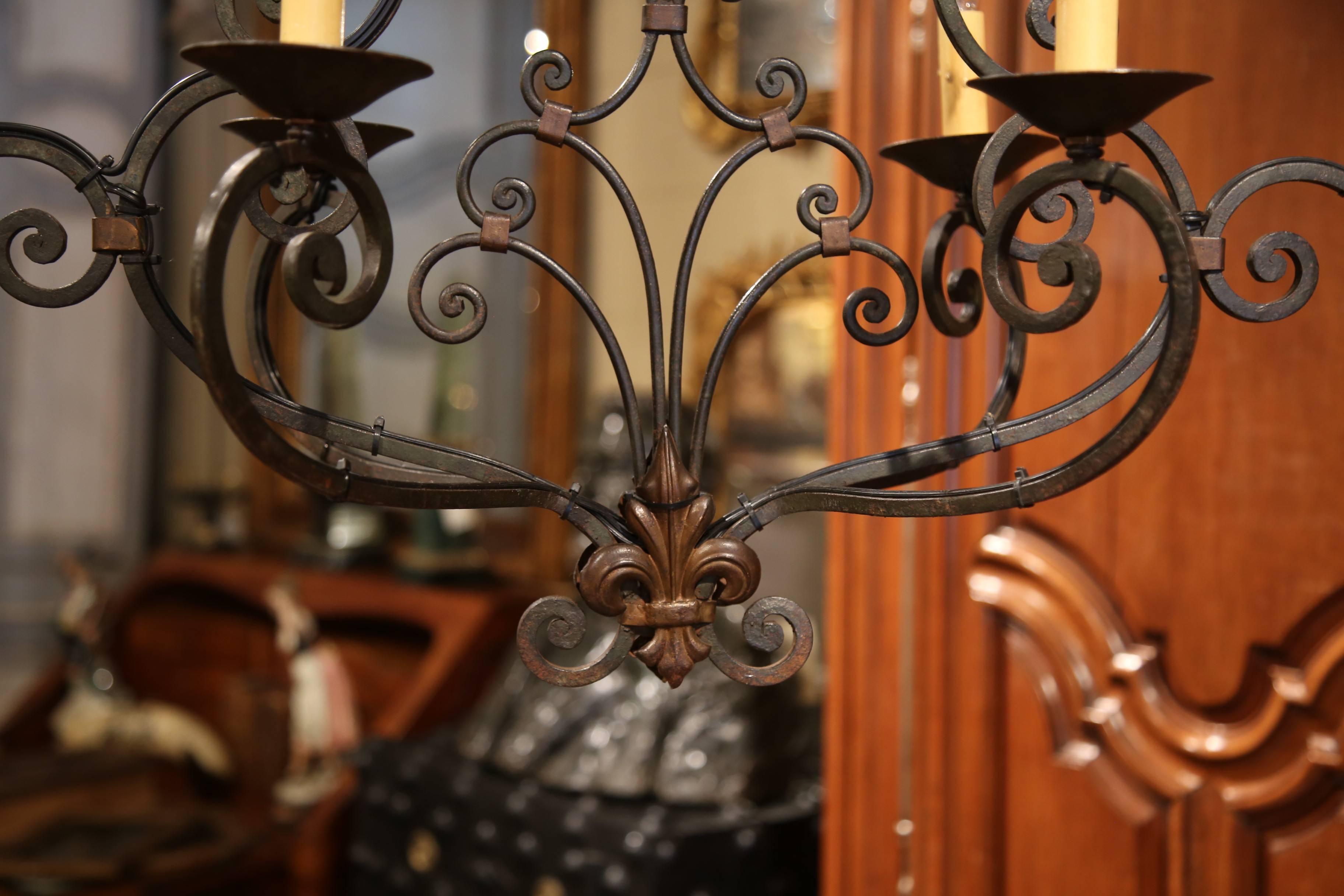 Early 20th Century French Painted Six-Light Iron Chandelier with Fleur-de-Lys In Excellent Condition In Dallas, TX