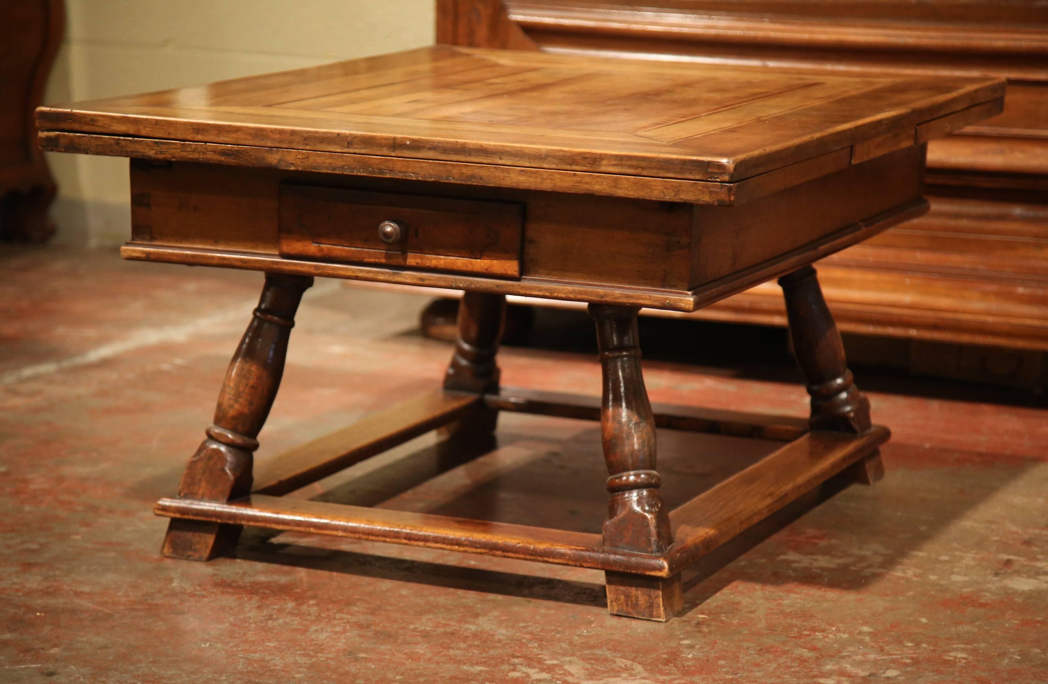 18th Century, French Walnut Coffee Table with Drawers and Pull-Out Leaves In Excellent Condition In Dallas, TX