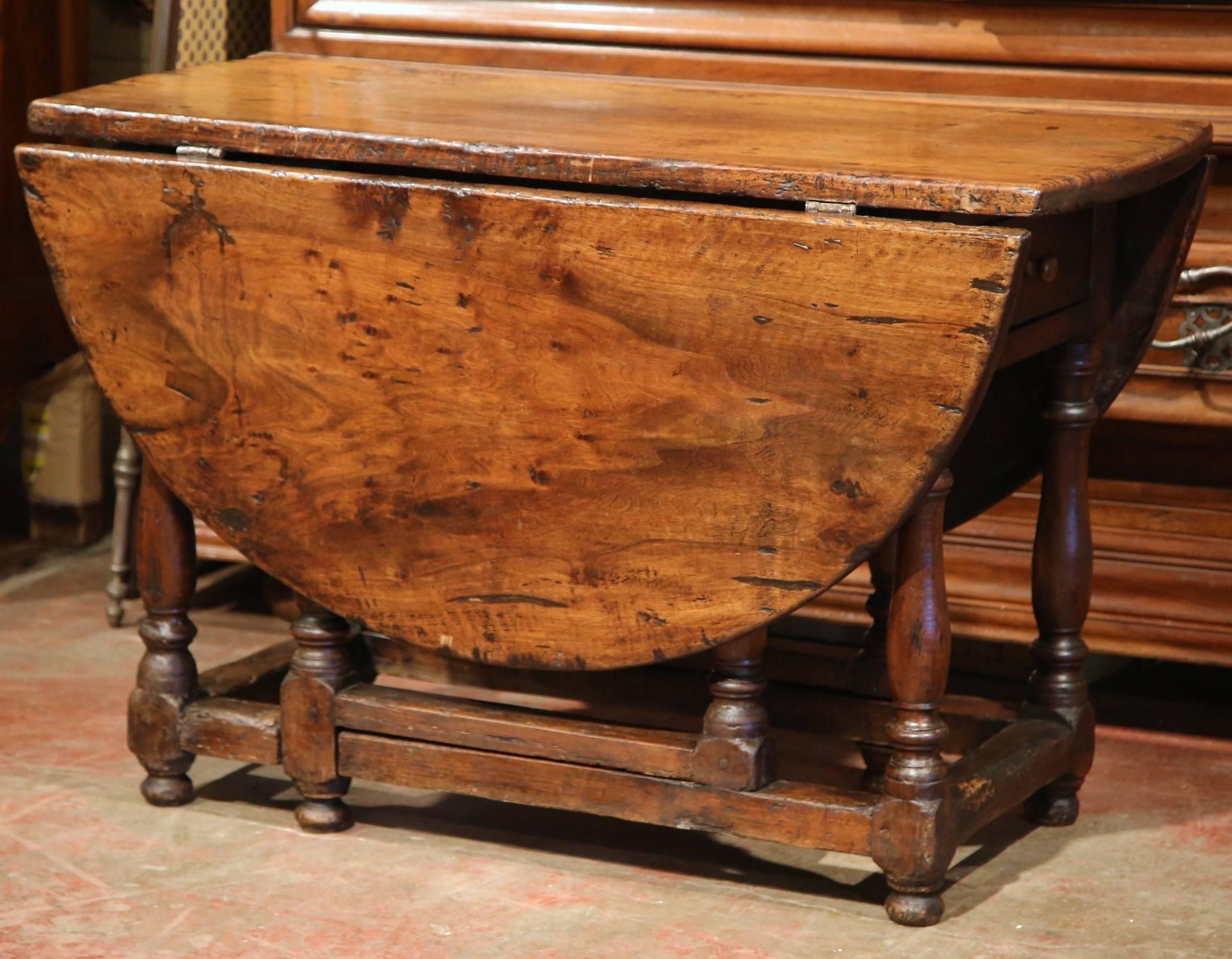 18th Century French Carved Walnut Eight-Leg Oval Drop-Leaf Table with Drawer In Excellent Condition In Dallas, TX