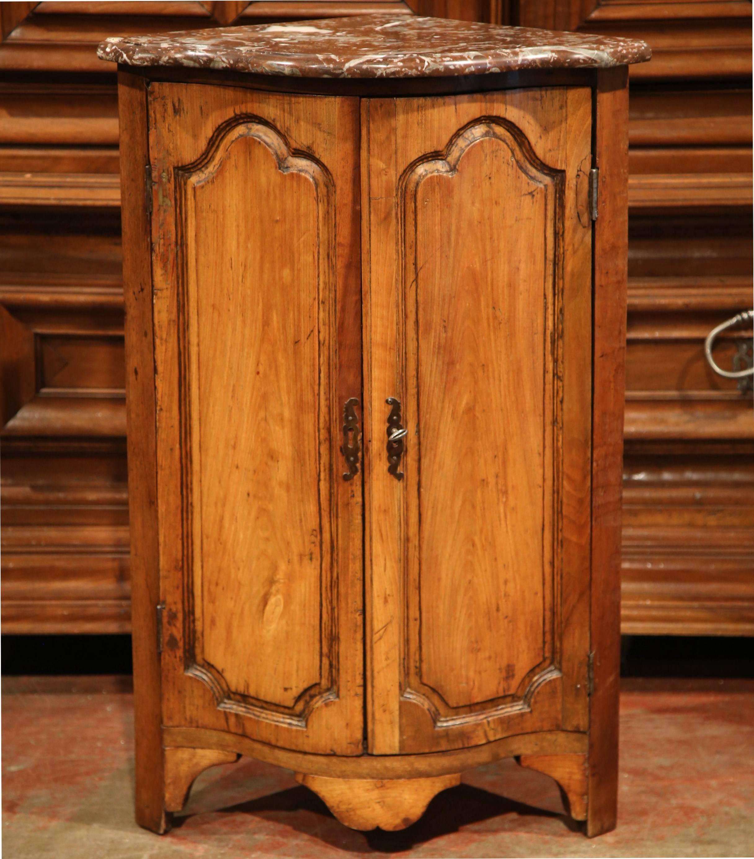 18th Century French Louis XV Walnut Corner Cabinet with Bow Front and Marble Top In Excellent Condition In Dallas, TX