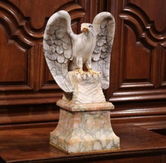 Grande sculpture d'aigle en marbre sculpté du 19ème siècle sur pied séparé