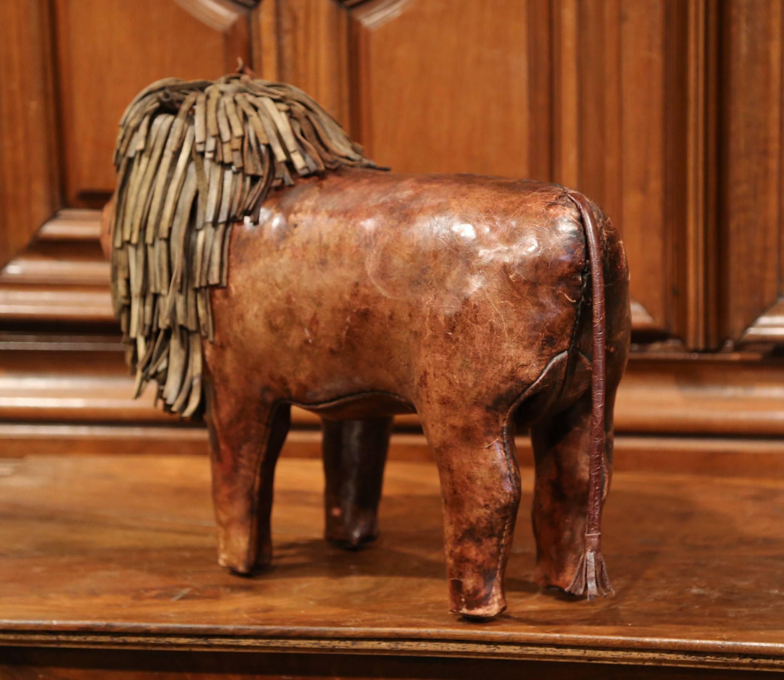 19th century English Foot Stool Lion Sculpture with Original Brown Leather 2