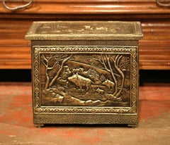 Boîte décorative en cuivre repoussé du milieu du 20e siècle avec scènes de chasse