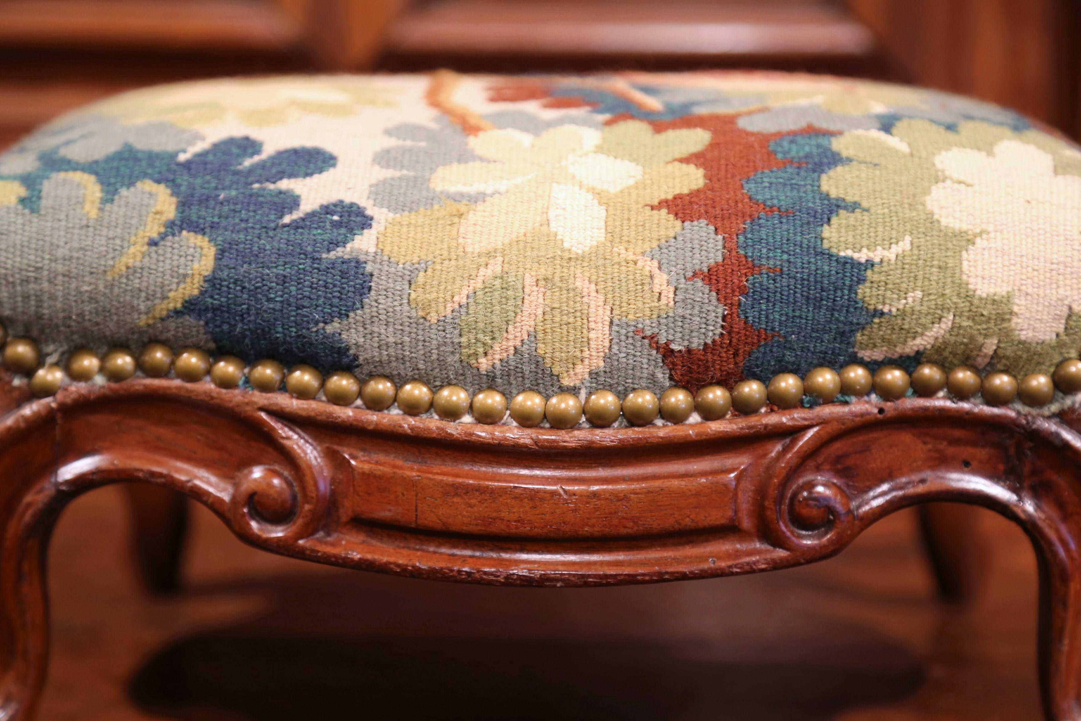 Pair of 19th Century French Carved Walnut Footstools with Aubusson Tapestry (Handgeschnitzt)