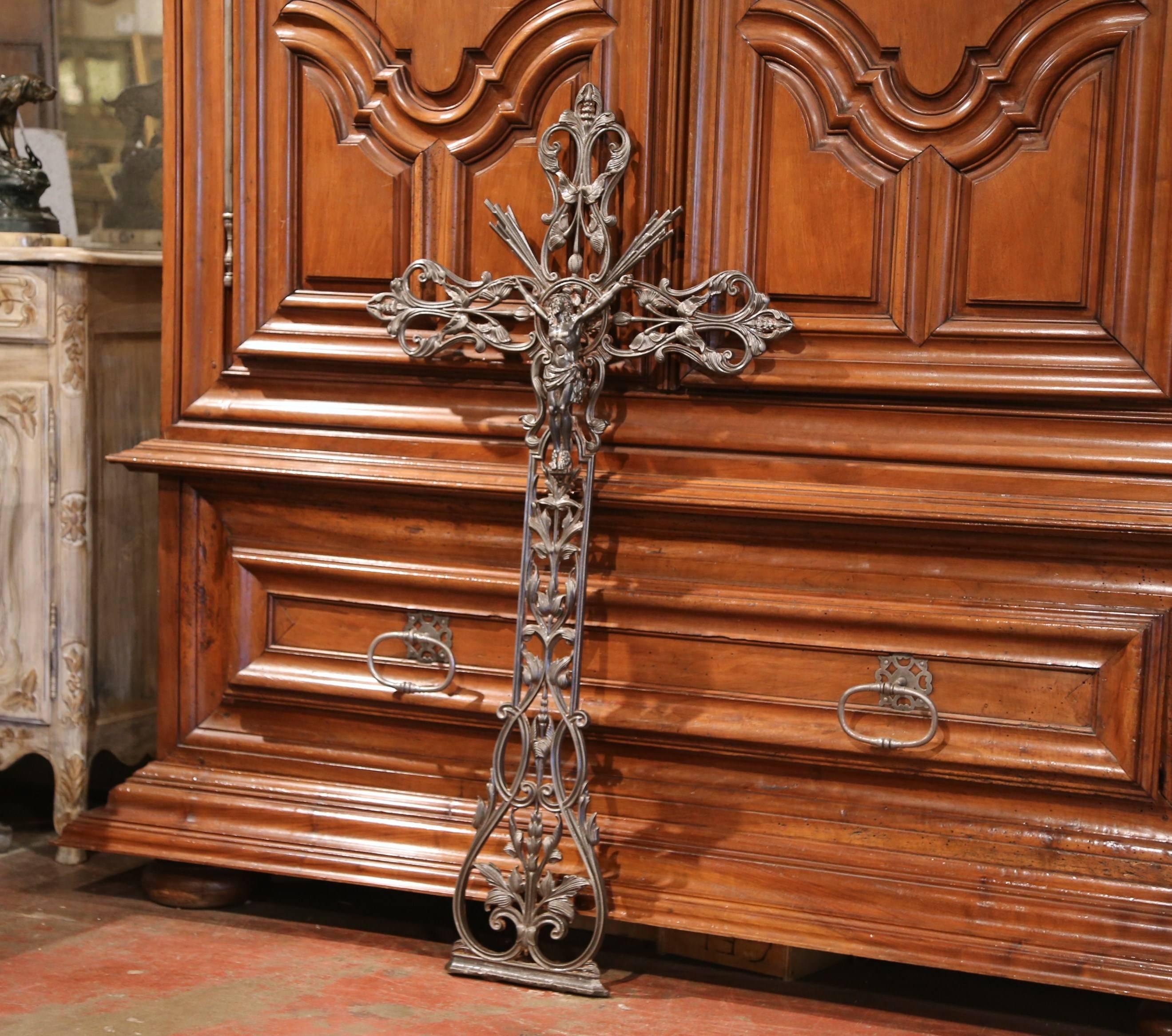 19th Century French Polished and Patinated Iron Garden Cross with Christ 3