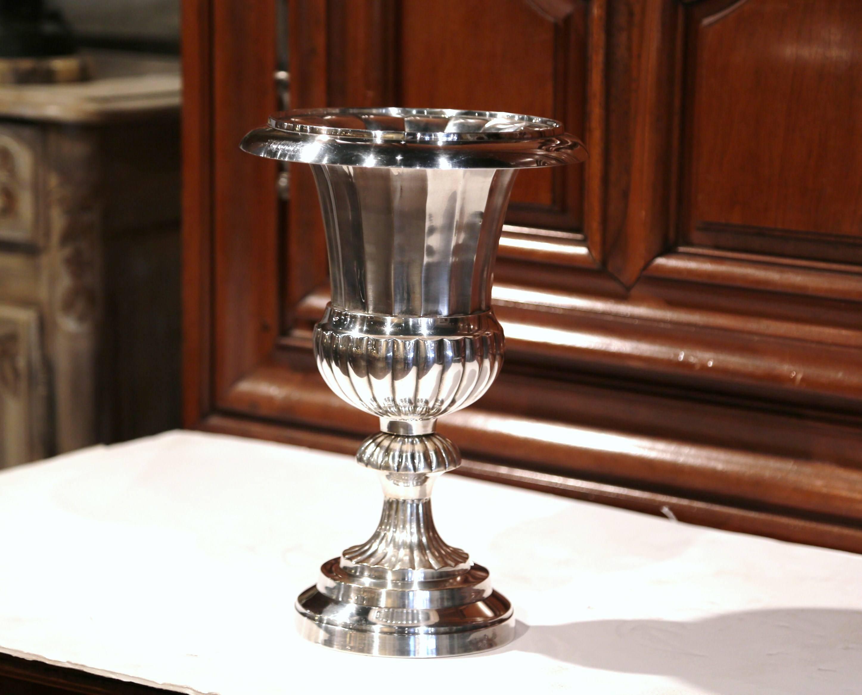 Early 20th Century English Silver Plated Champagne Bucket with Engraved Markings In Excellent Condition In Dallas, TX