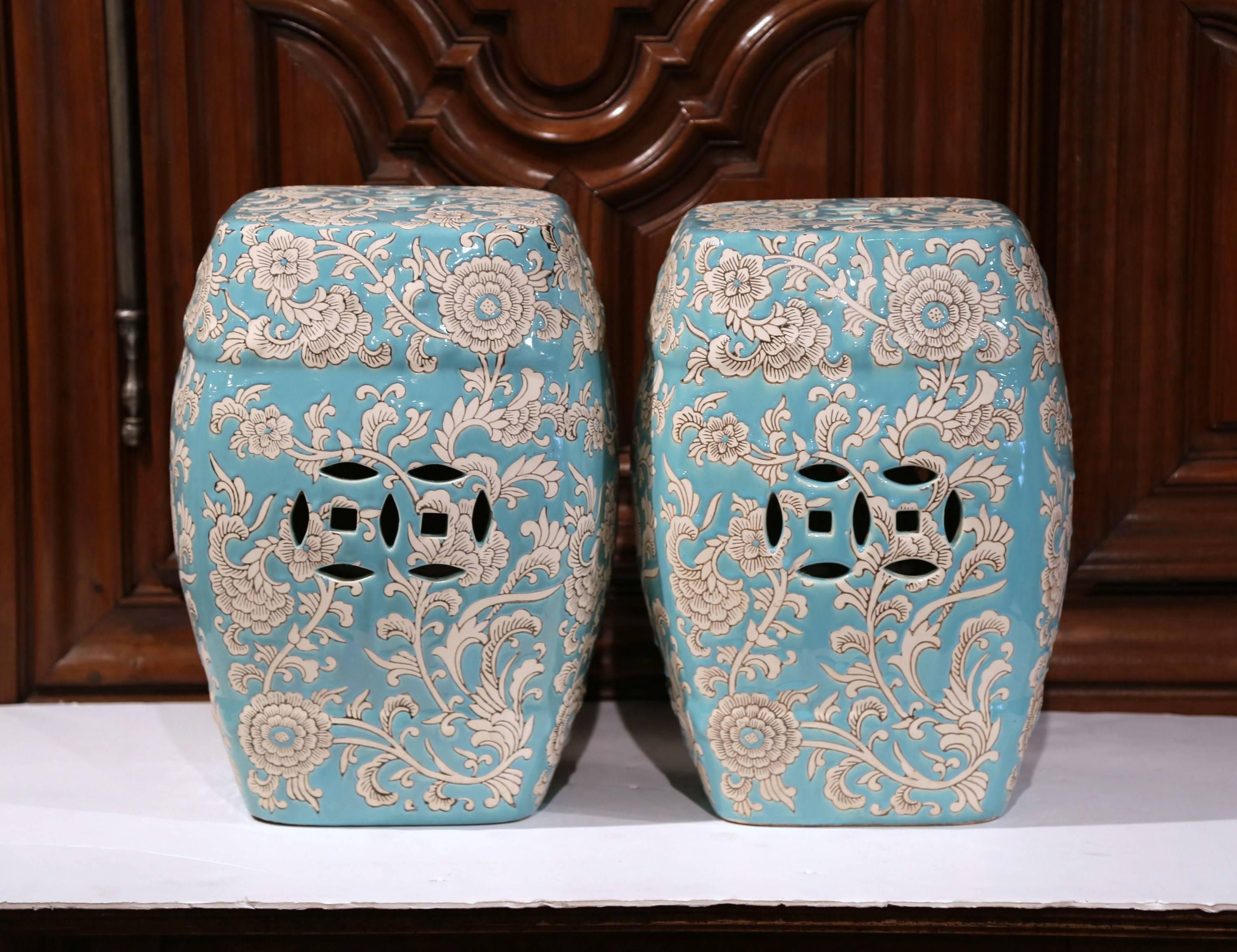 Mid-20th Century Pair of Asian Turquoise and White Glazed Ceramic Garden Stools In Excellent Condition In Dallas, TX